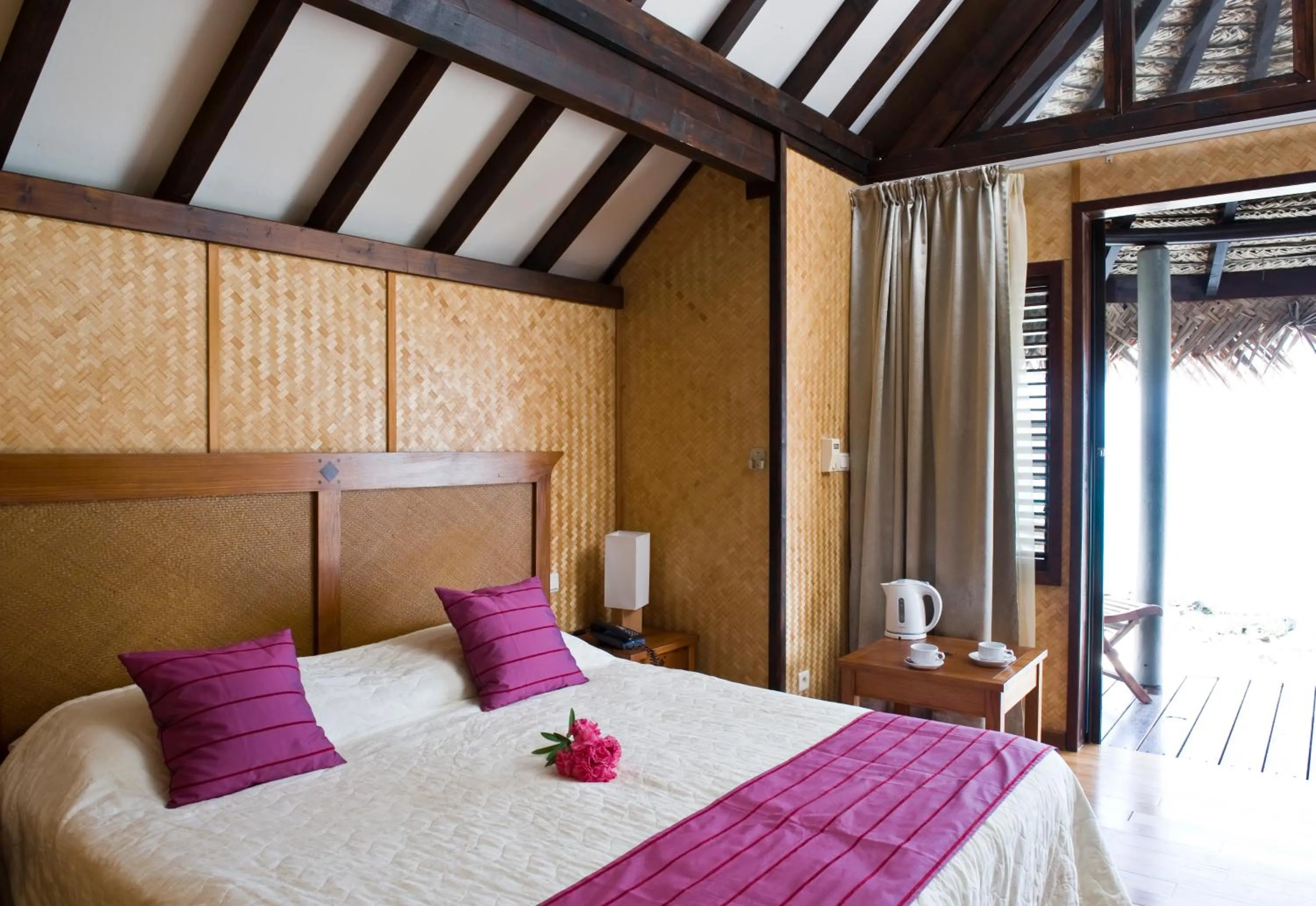 Bed in Maitai Rangiroa