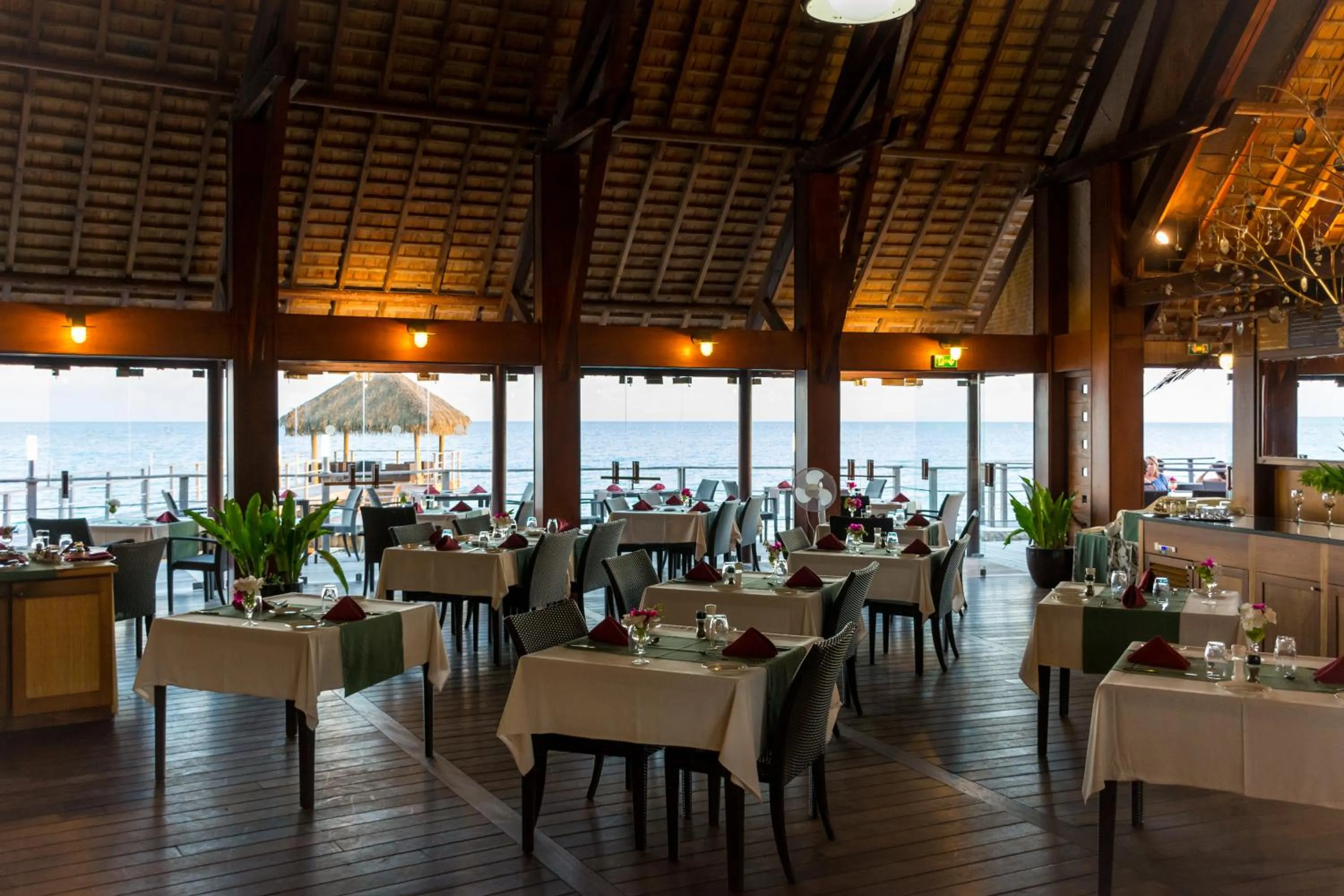 Restaurant/places to eat in Maitai Rangiroa