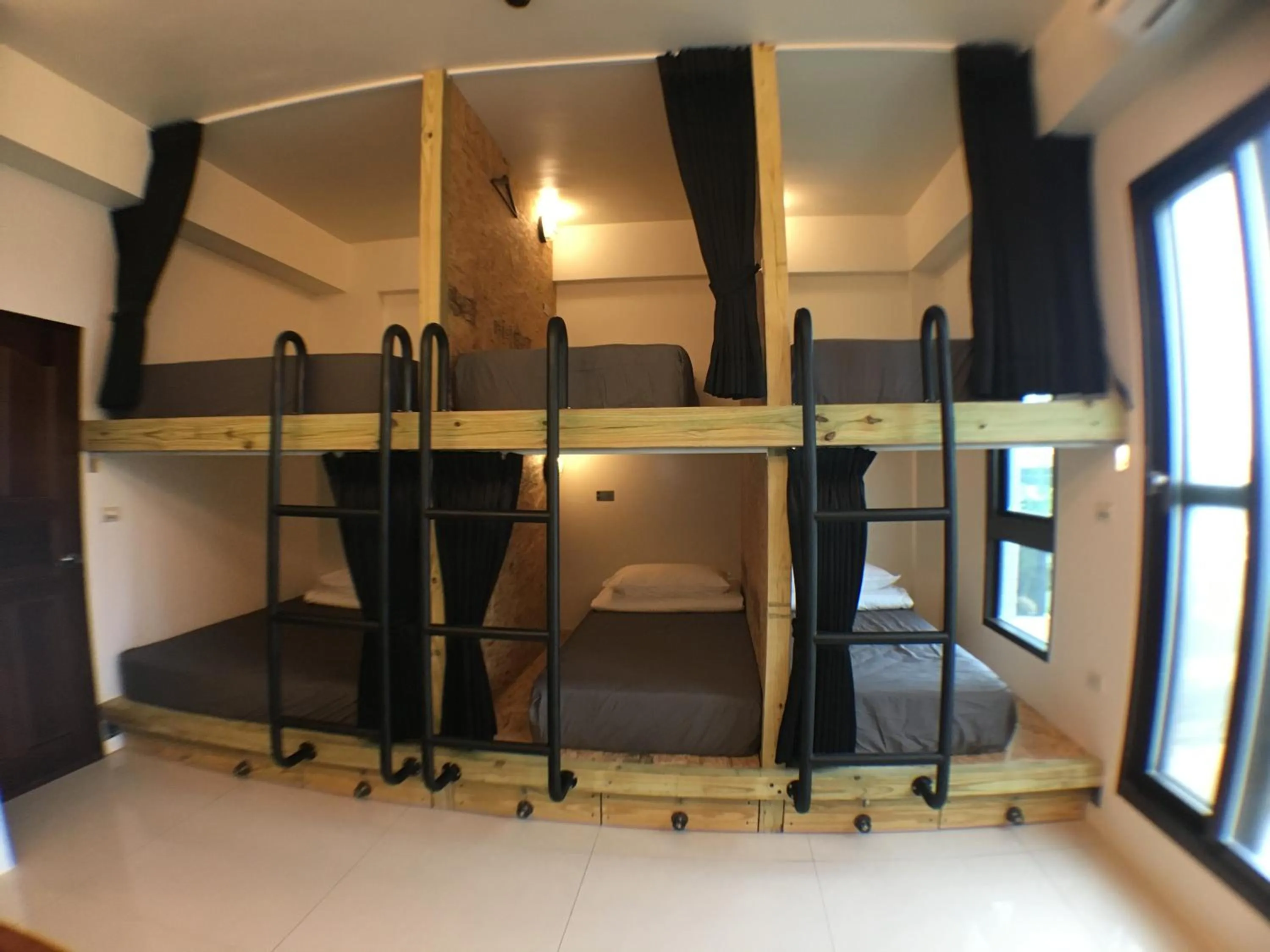 bunk bed, Bed in Wave backpackers