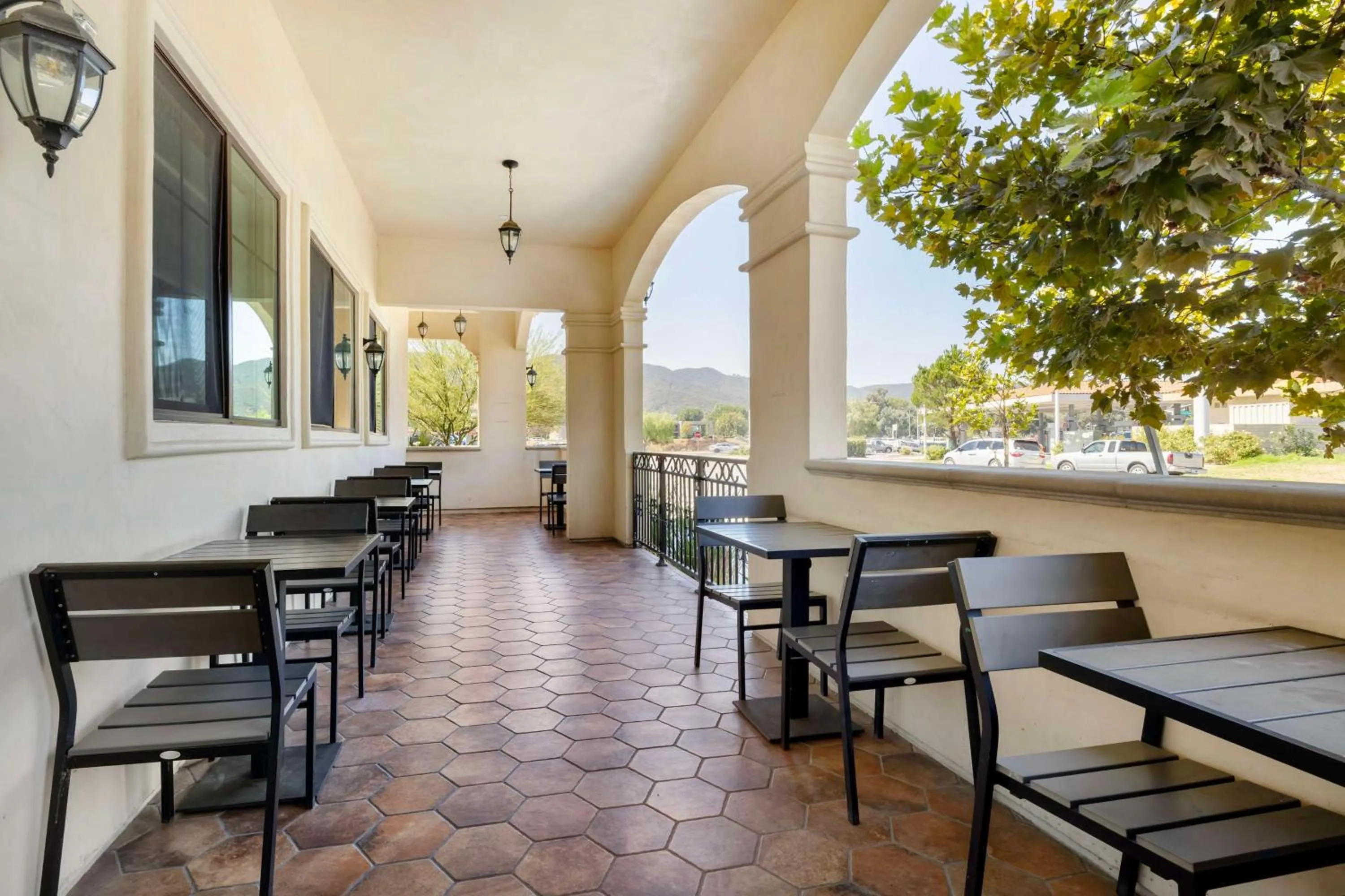 Property building in Best Western Plus Temecula Wine Country Hotel & Suites