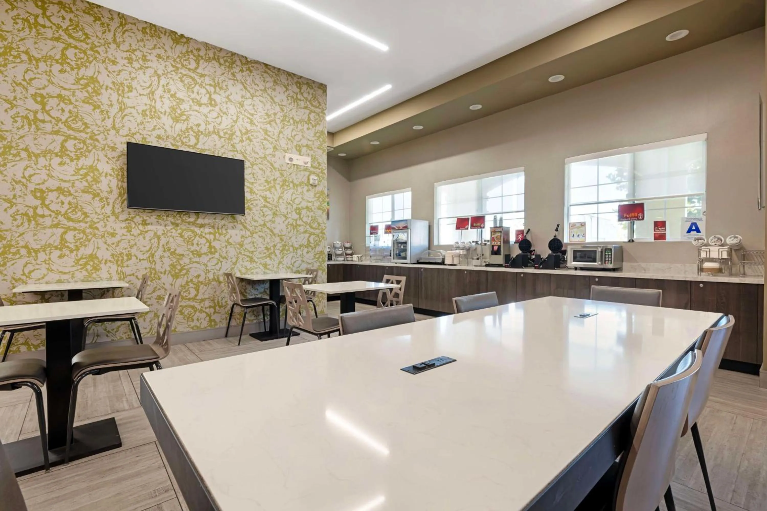 Breakfast in Best Western Plus Temecula Wine Country Hotel & Suites