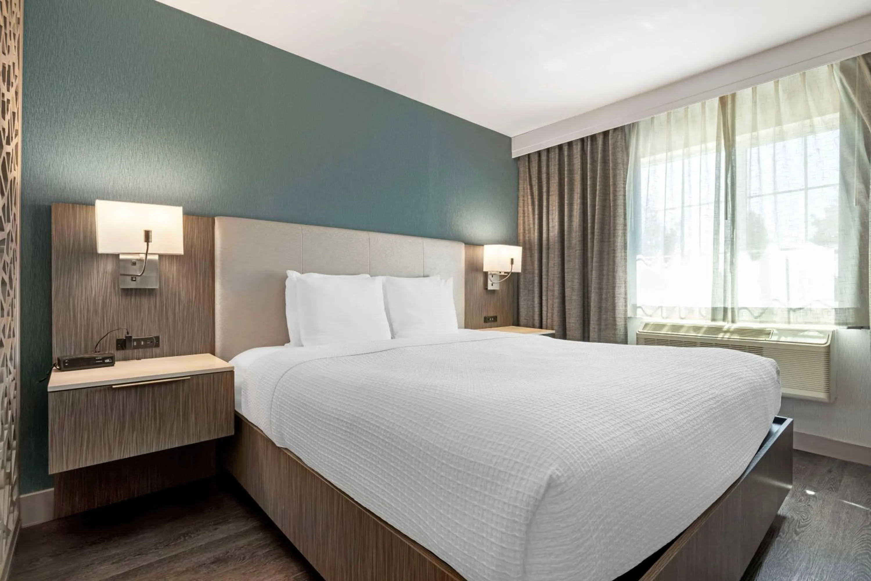 Bedroom, Bed in Best Western Plus Temecula Wine Country Hotel & Suites