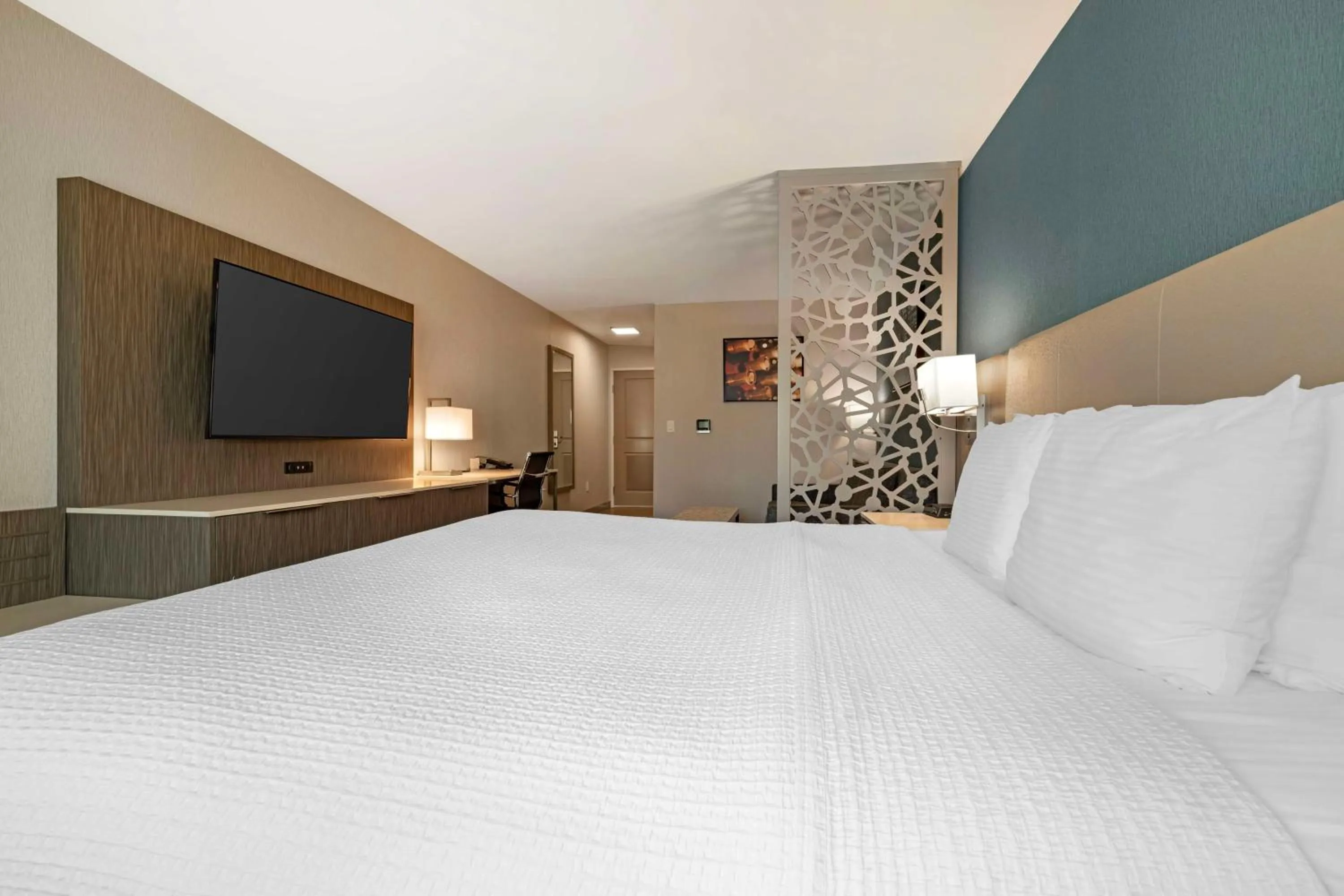 Bedroom, Bed in Best Western Plus Temecula Wine Country Hotel & Suites