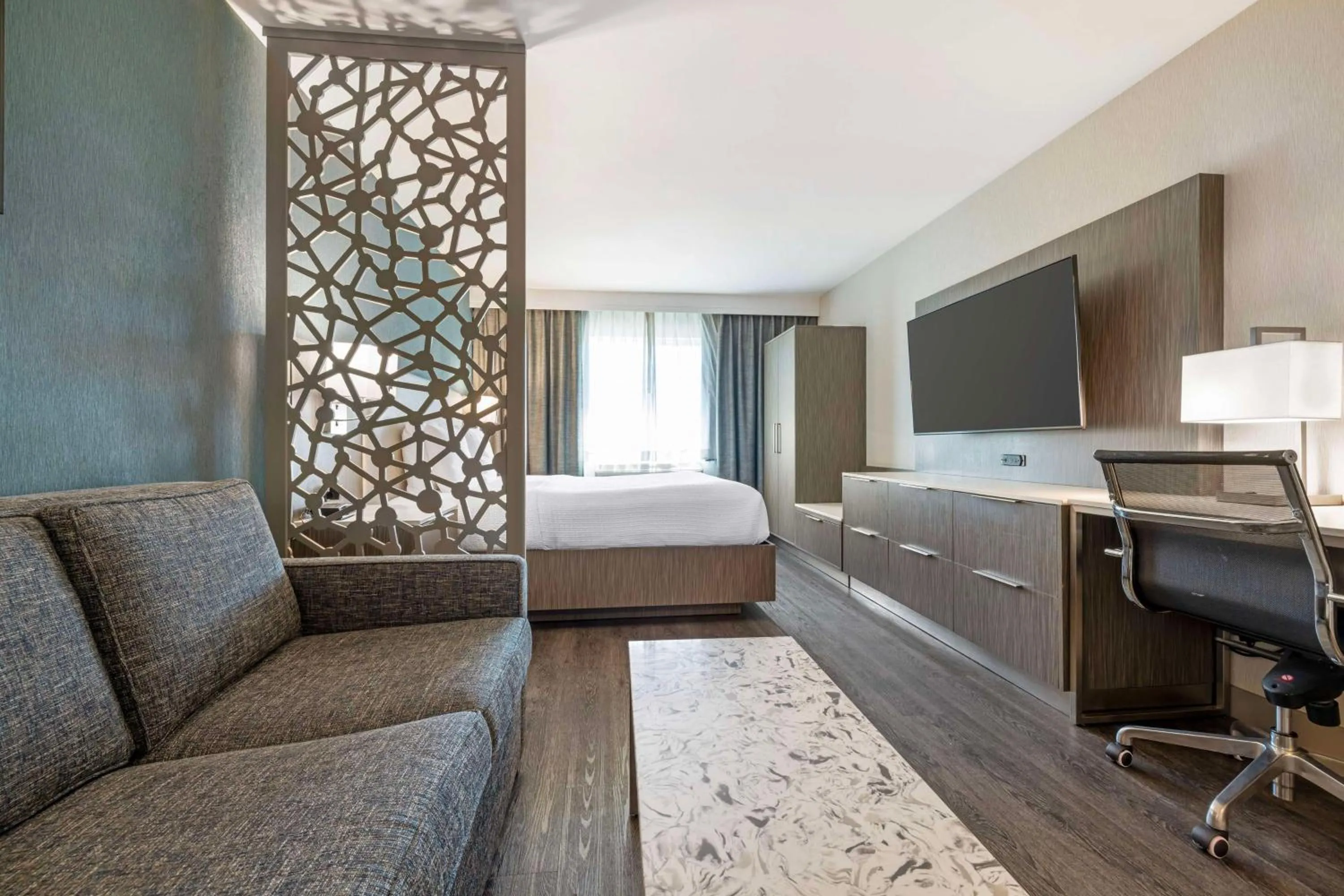 Bedroom in Best Western Plus Temecula Wine Country Hotel & Suites