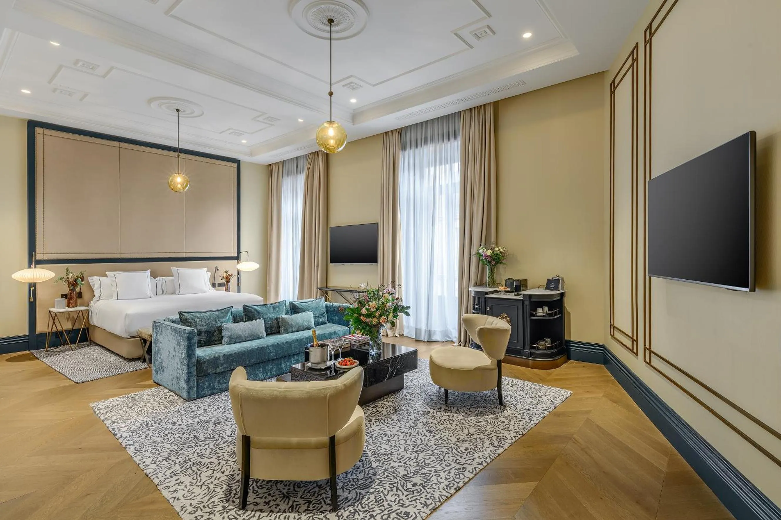 Living room, Bed in CoolRooms Palacio de Atocha