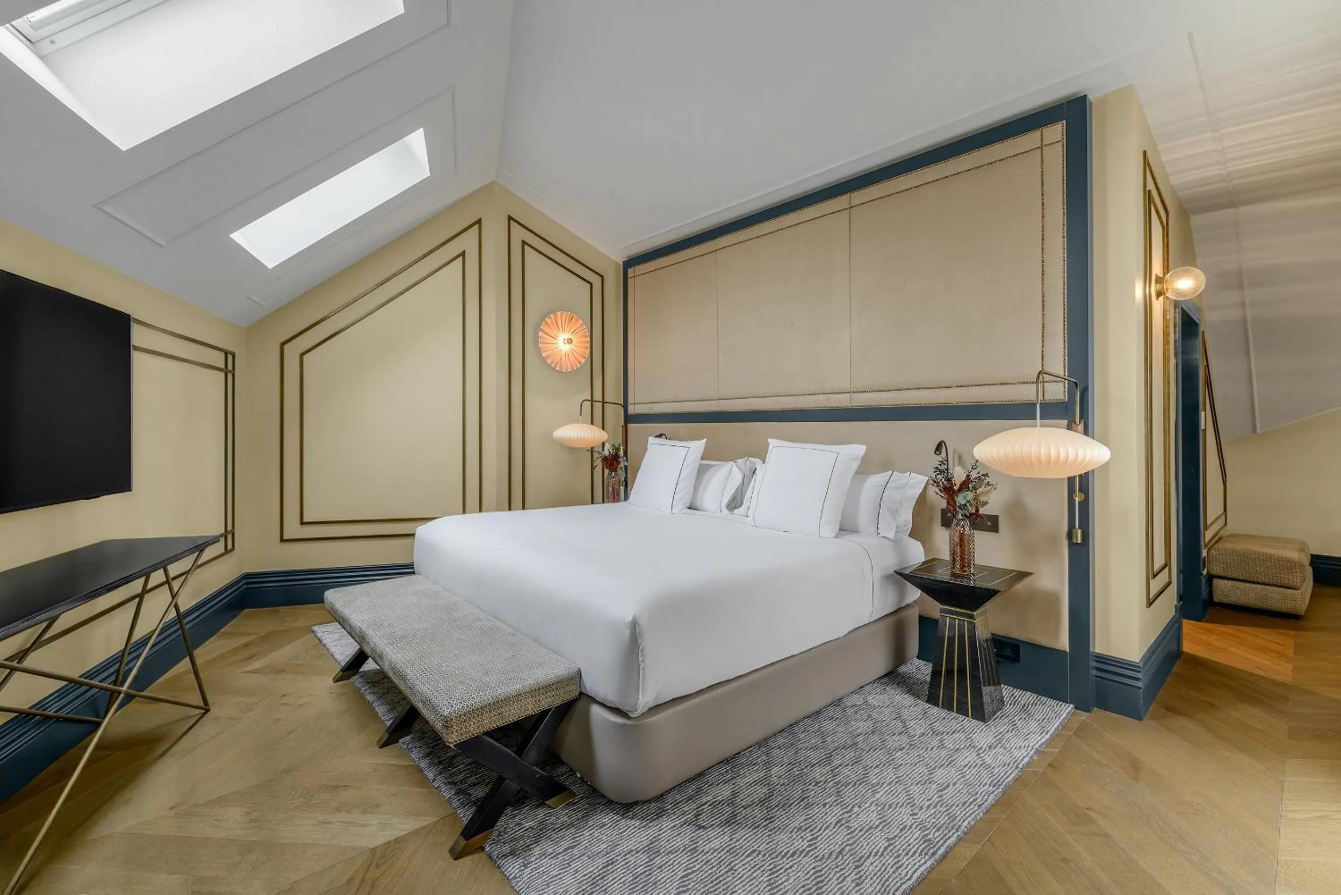 Bed in CoolRooms Palacio de Atocha