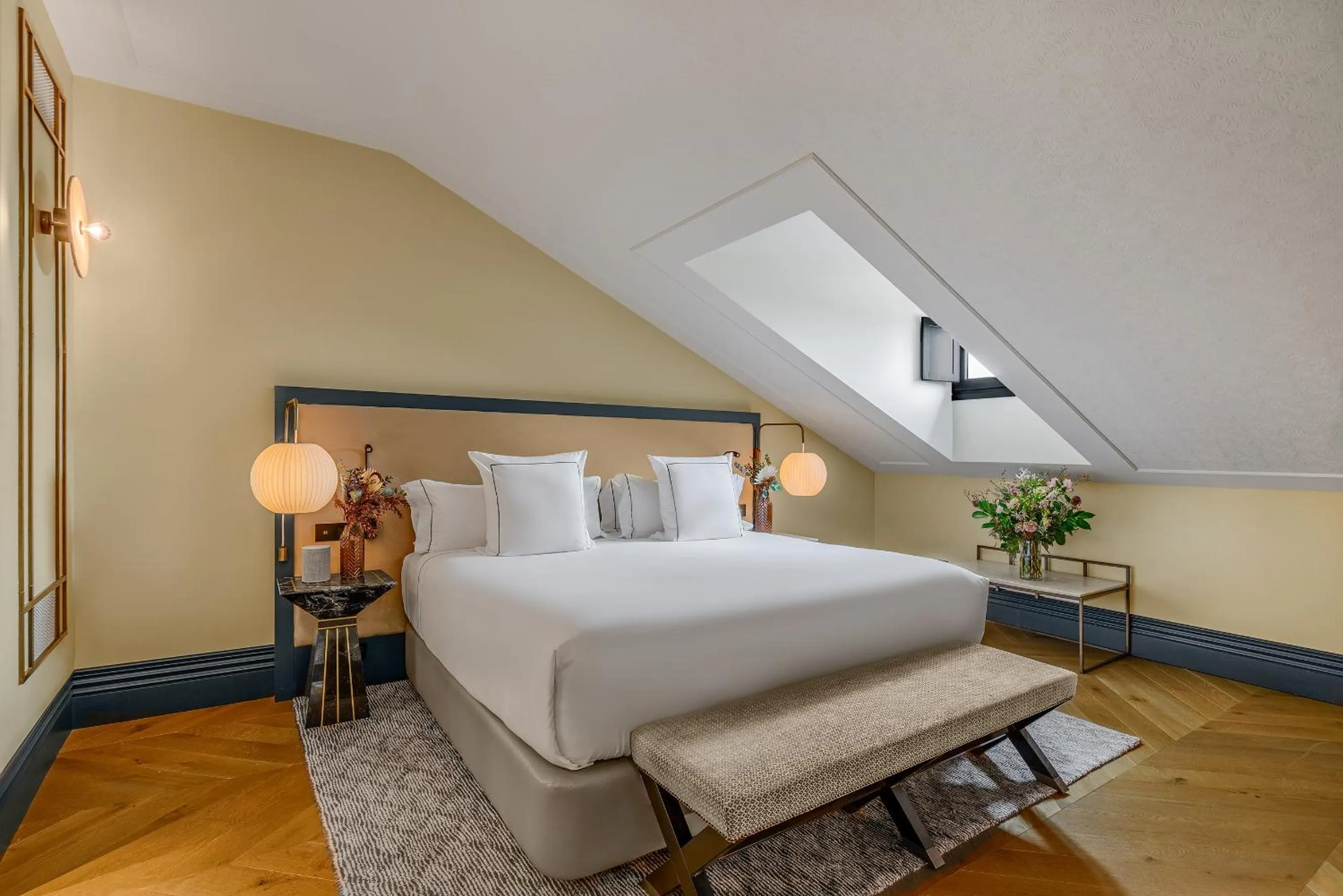 Bed in CoolRooms Palacio de Atocha