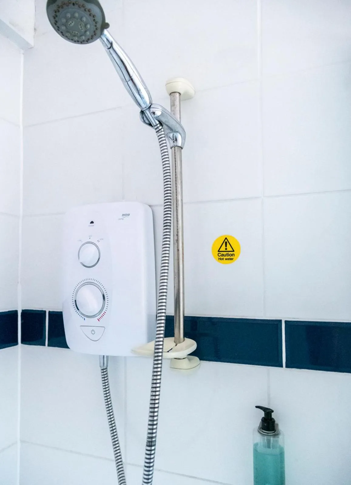 Shower in Pettifers Freehouse Hotel