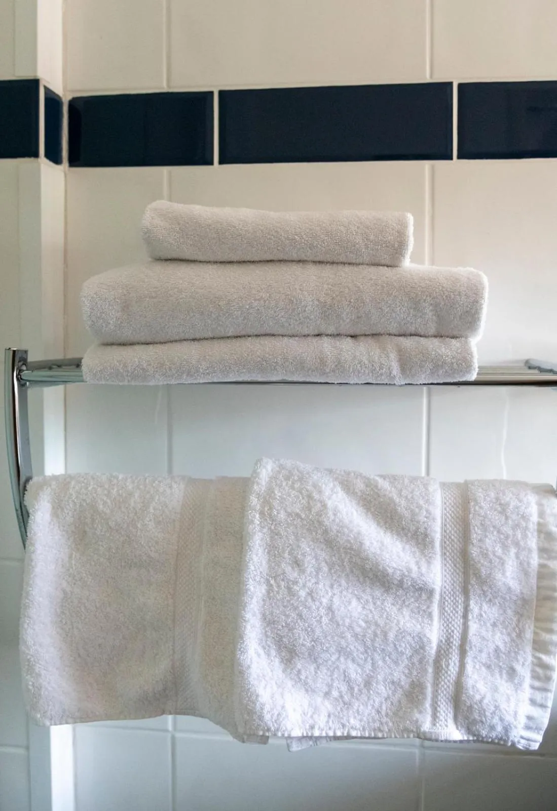 Bathroom in Pettifers Freehouse Hotel