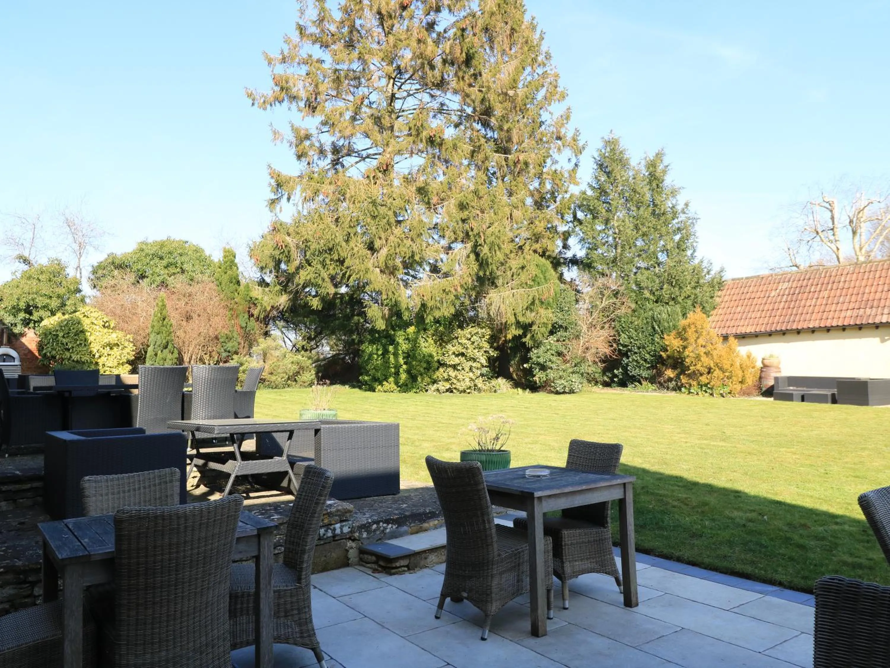 Restaurant/places to eat in Pettifers Freehouse Hotel