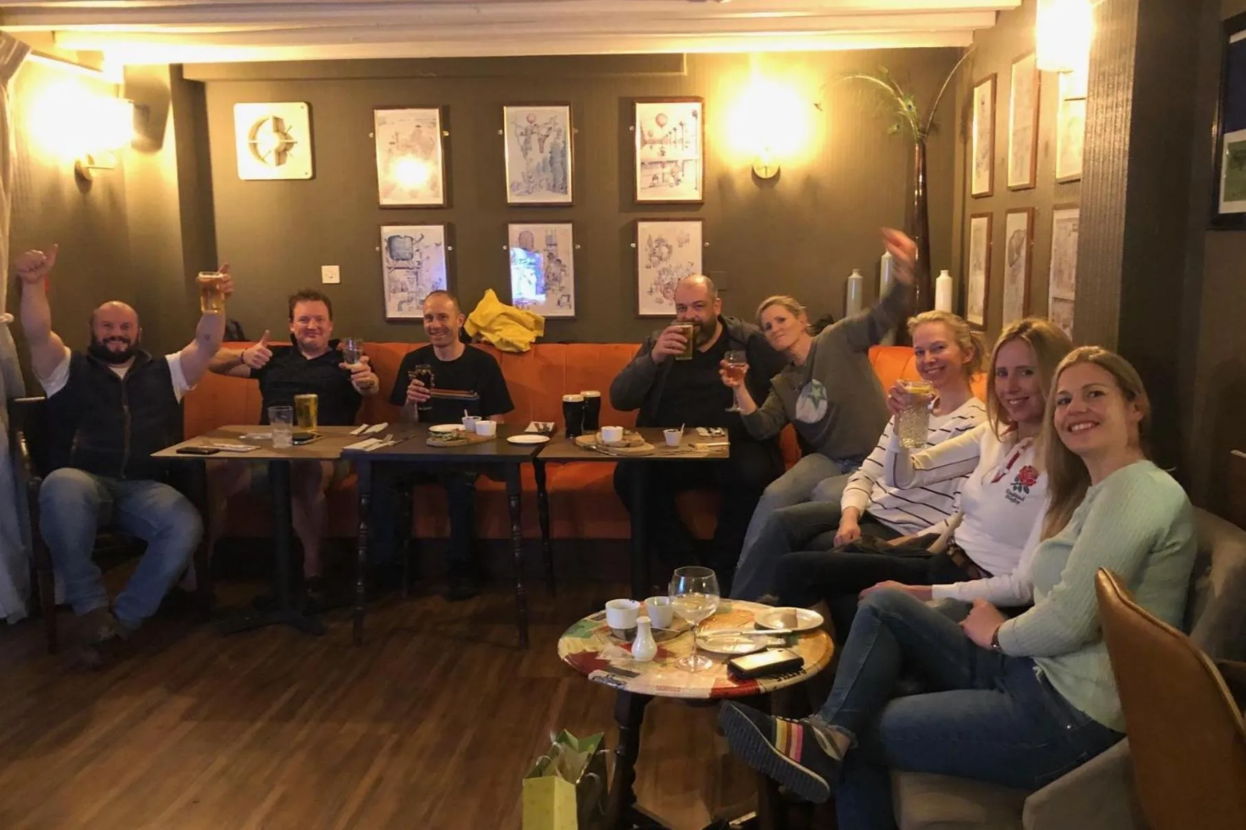 Communal lounge/ TV room in Pettifers Freehouse Hotel