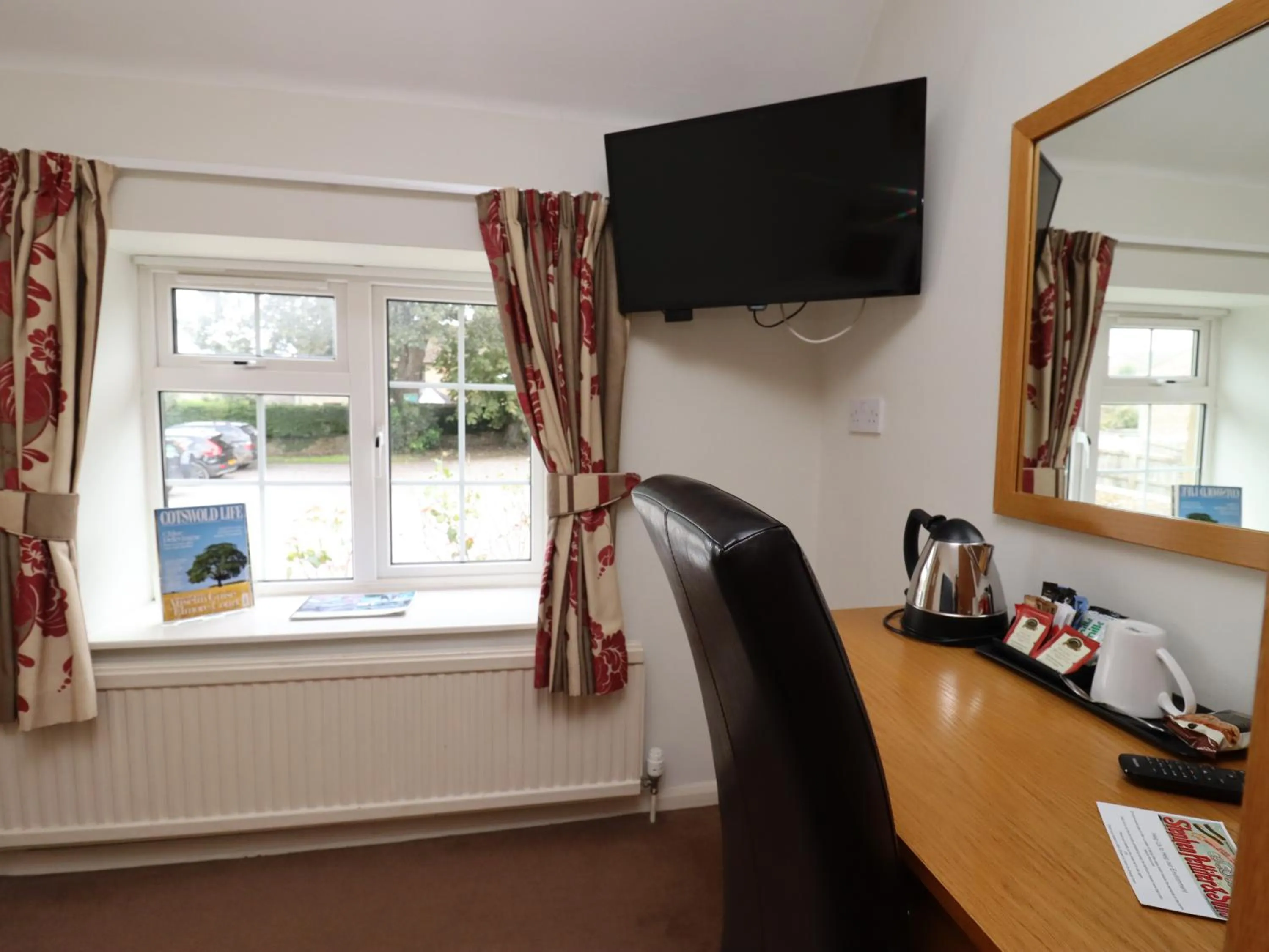 Coffee/tea facilities in Pettifers Freehouse Hotel
