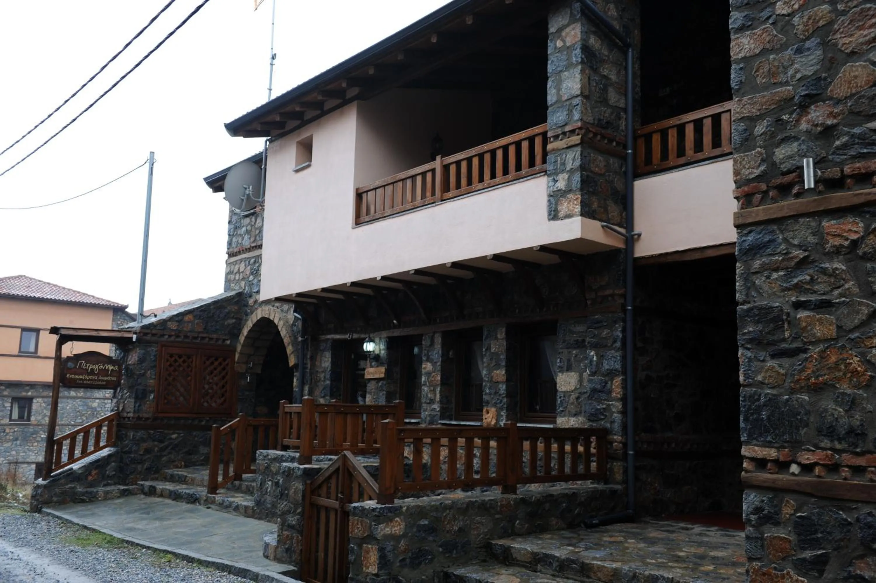 Property building in Petrogonima