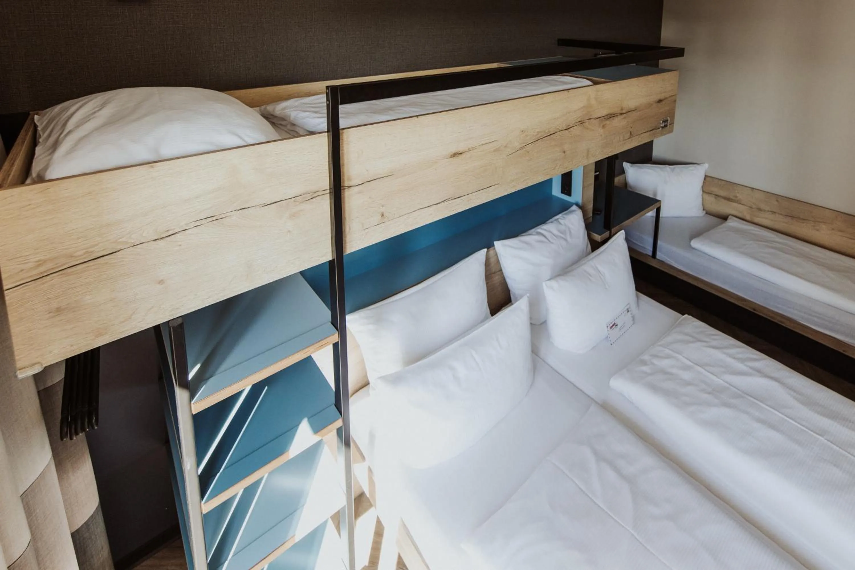 Photo of the whole room, Bed in Schulz Hotel Berlin Wall at the East Side Gallery