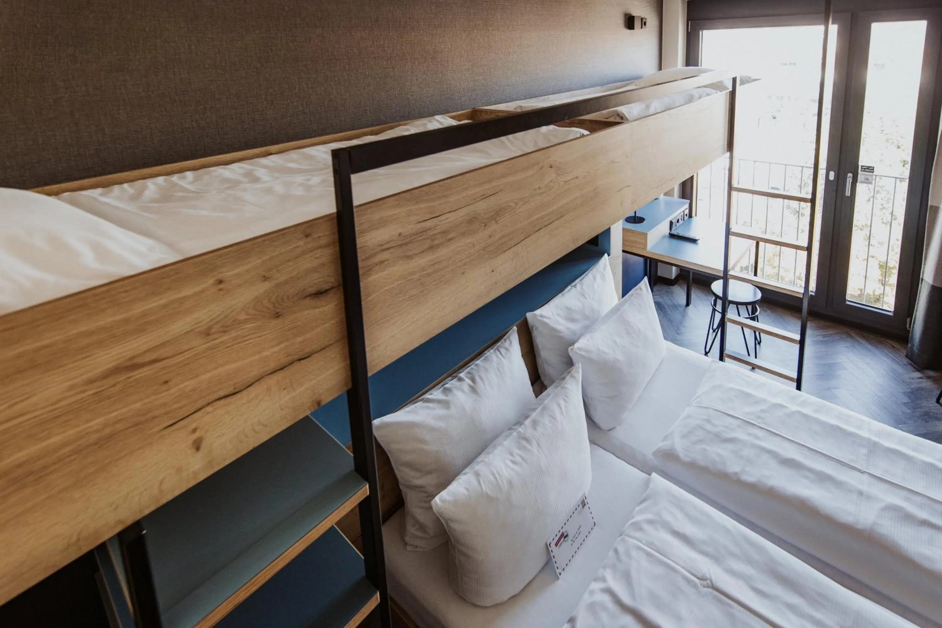 Photo of the whole room, Bed in Schulz Hotel Berlin Wall at the East Side Gallery