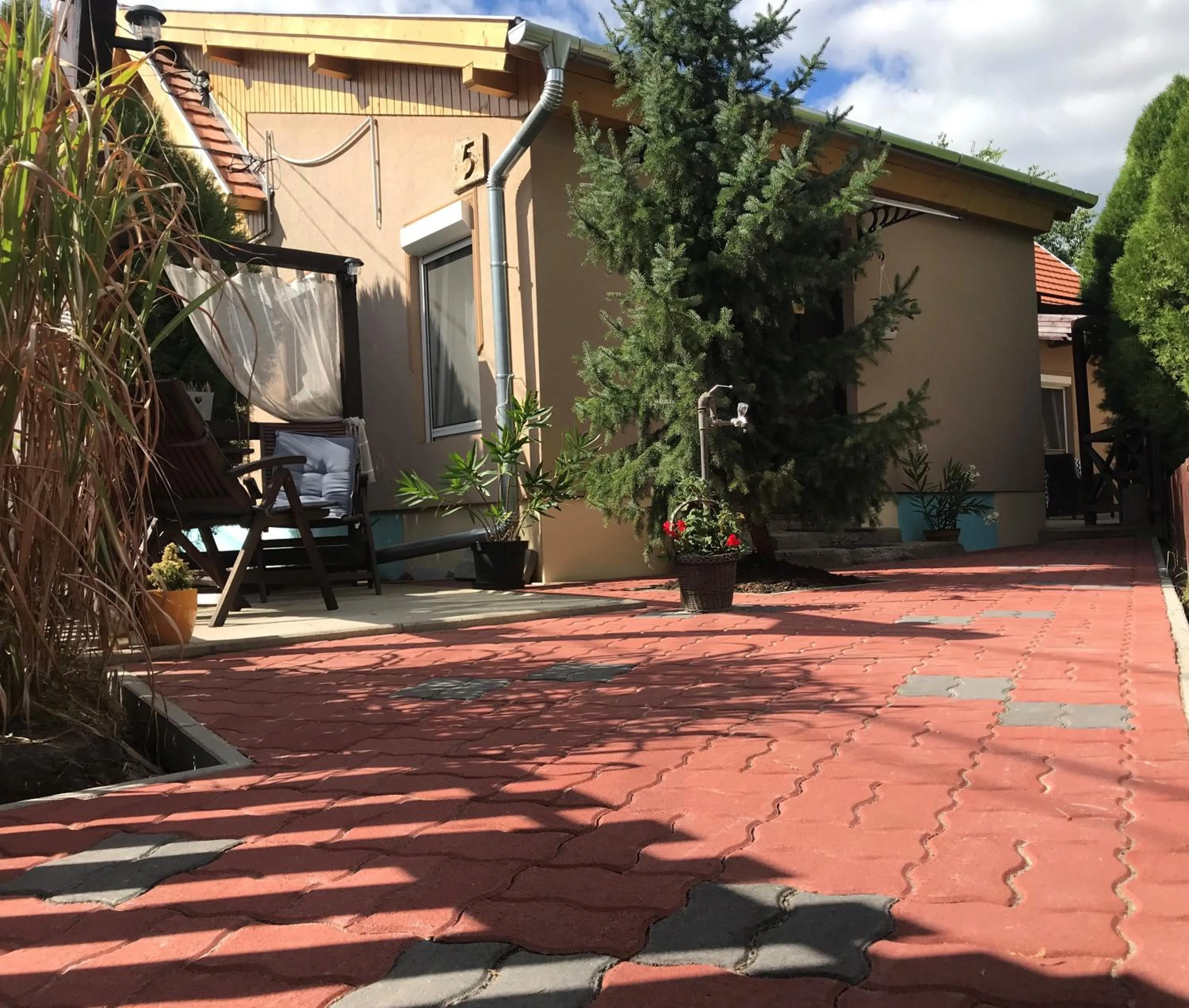 Apartment with Garden View - single occupancy in Mandi apartman
