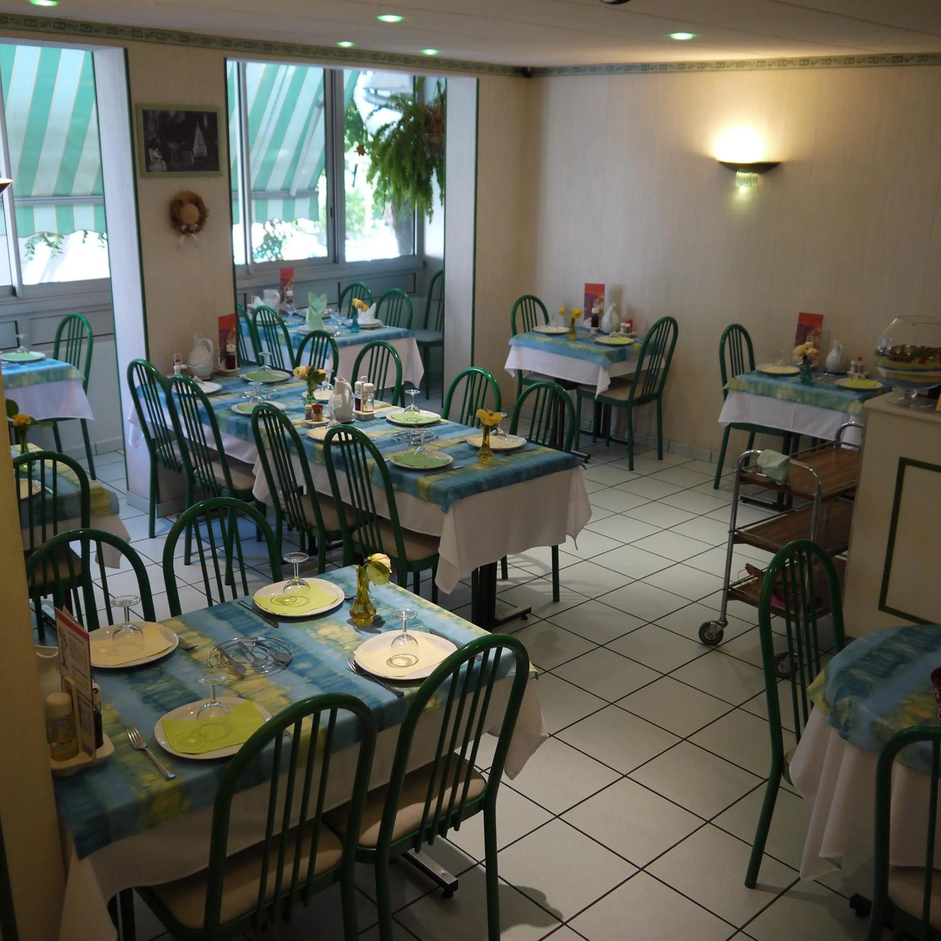 Restaurant/places to eat in Hôtel Saint-Charles