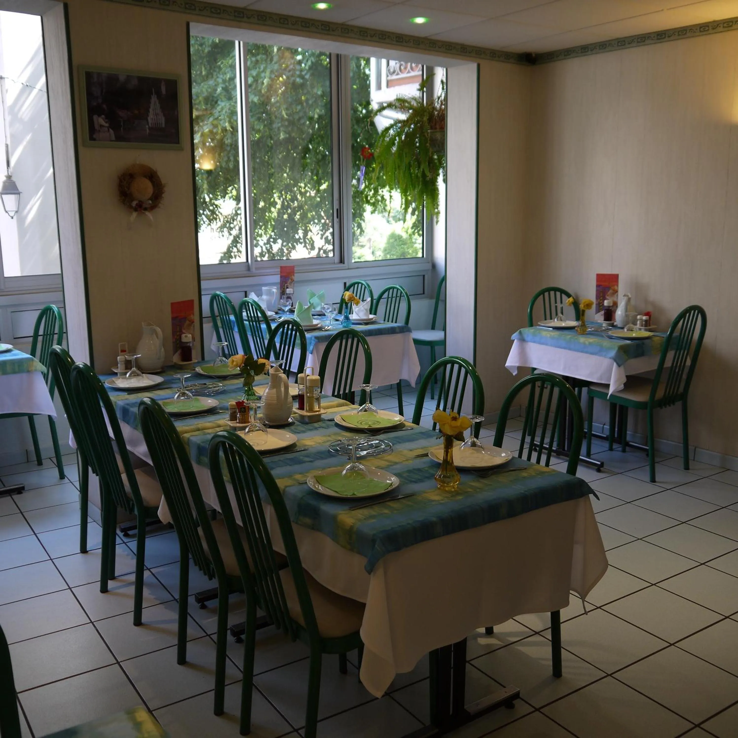 Restaurant/places to eat in Hôtel Saint-Charles