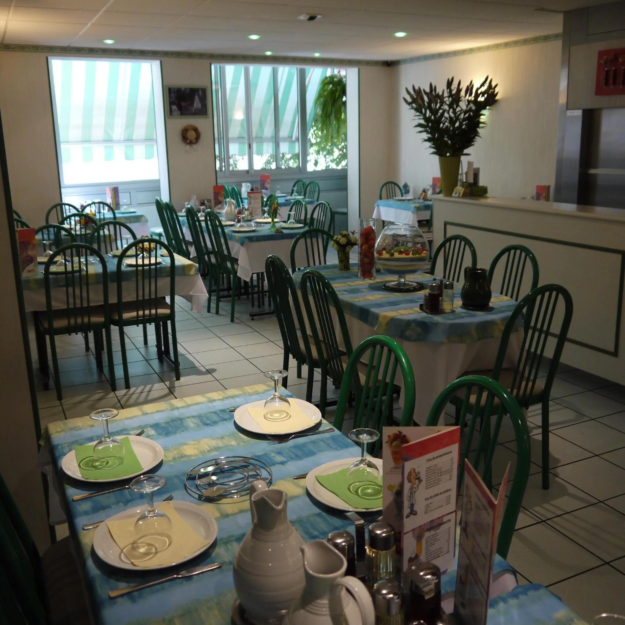 Restaurant/places to eat in Hôtel Saint-Charles