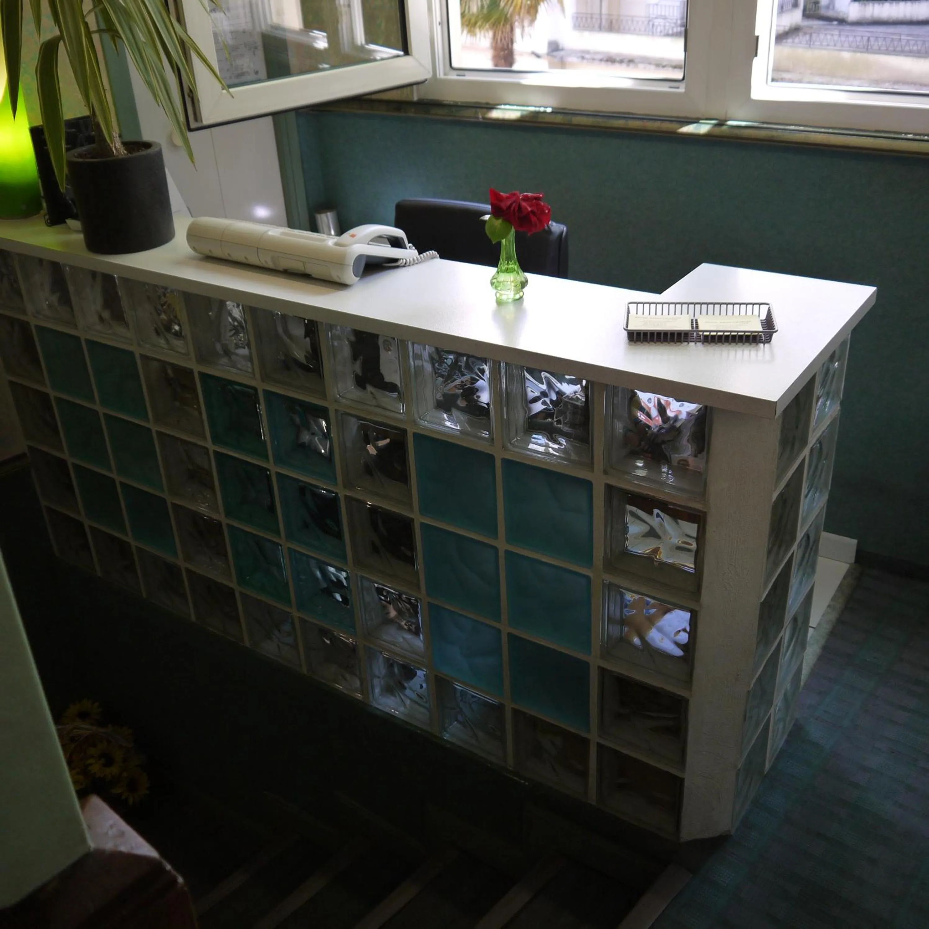 Restaurant/places to eat in Hôtel Saint-Charles