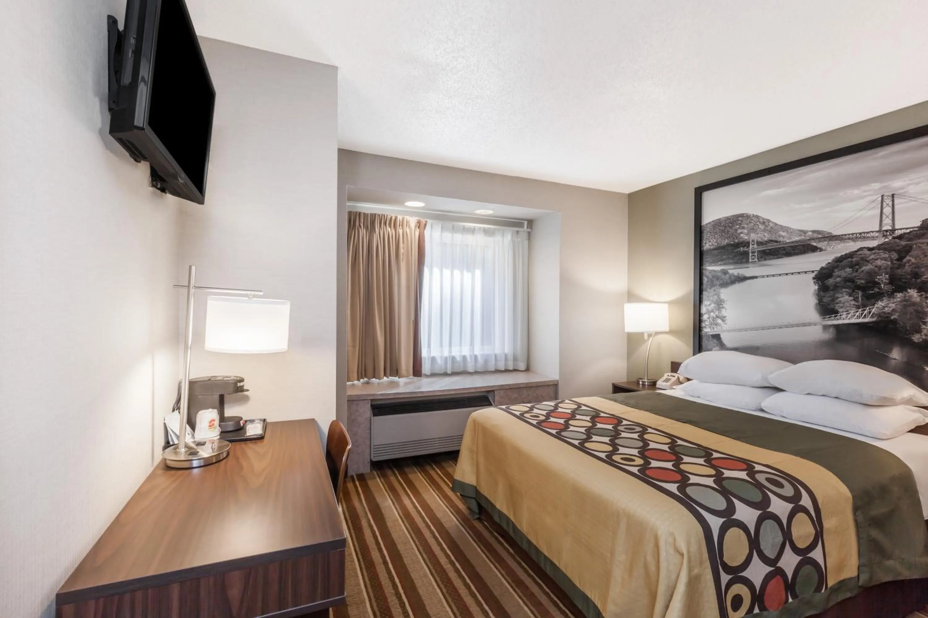 Bed in Super 8 by Wyndham Schenectady/Albany Area