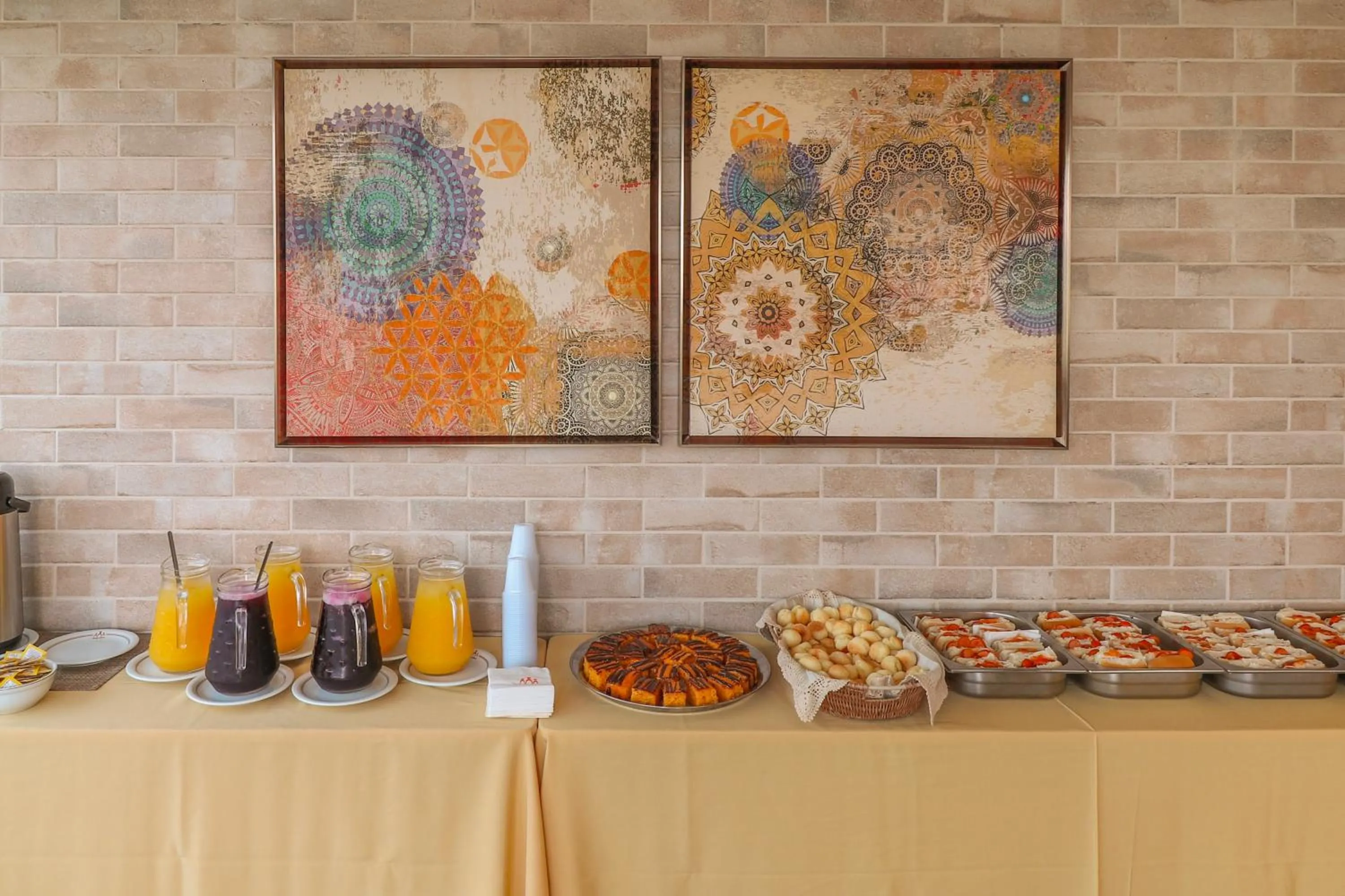 Food and drinks in Diaudi Hotel