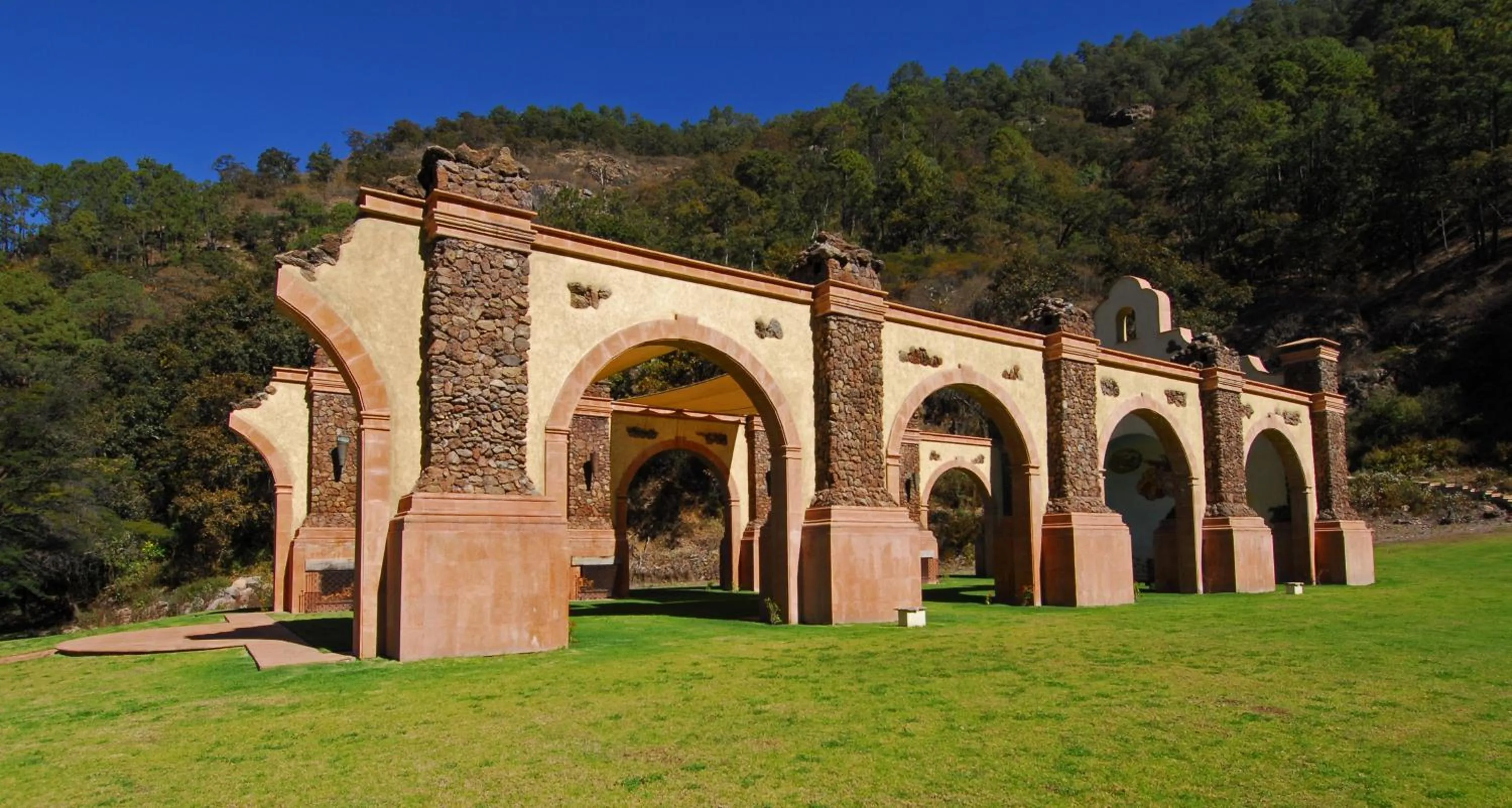 Property building in Sierra Lago