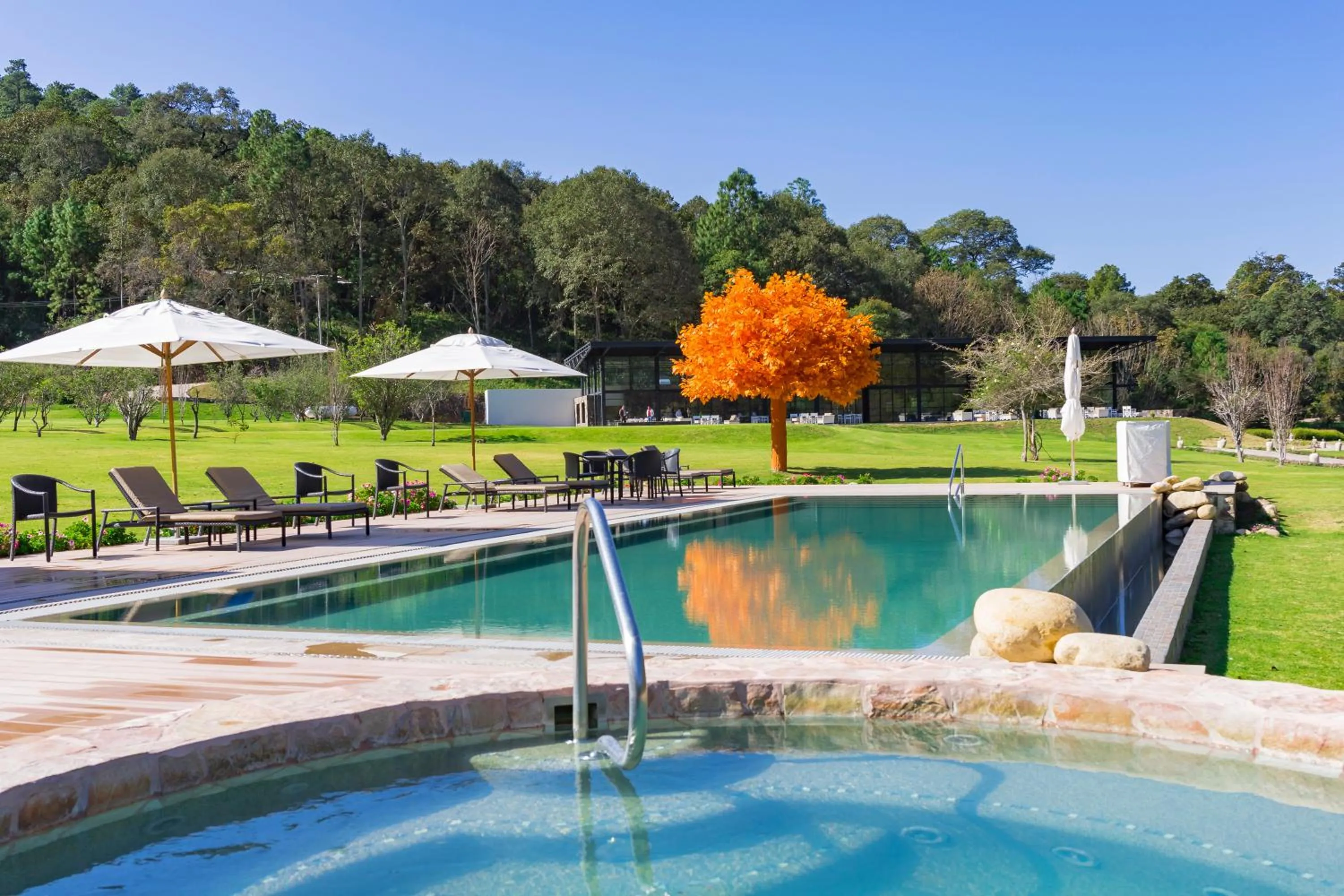 Swimming pool in Sierra Lago