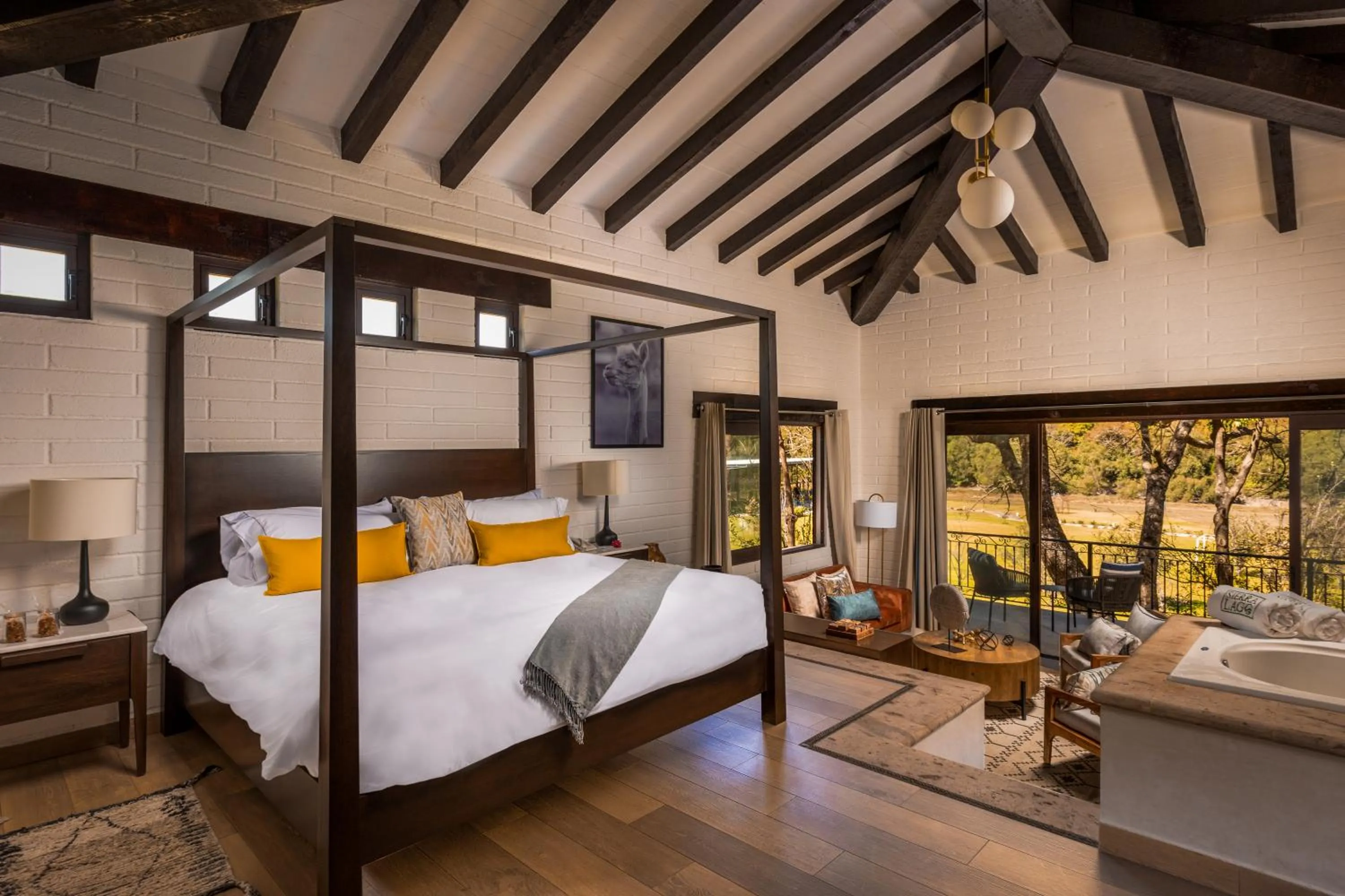 Bedroom, Bed in Sierra Lago