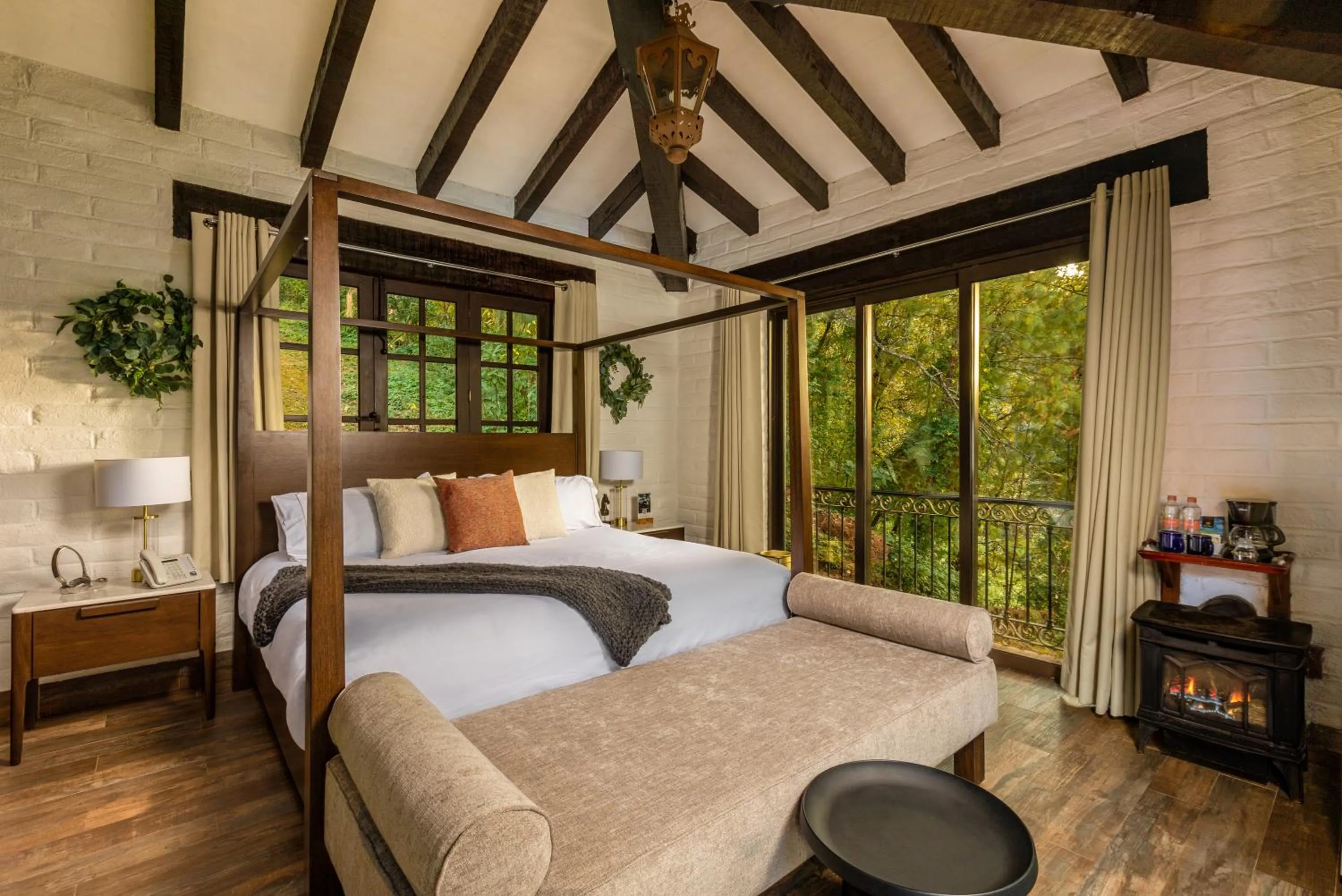 Bedroom, Bed in Sierra Lago