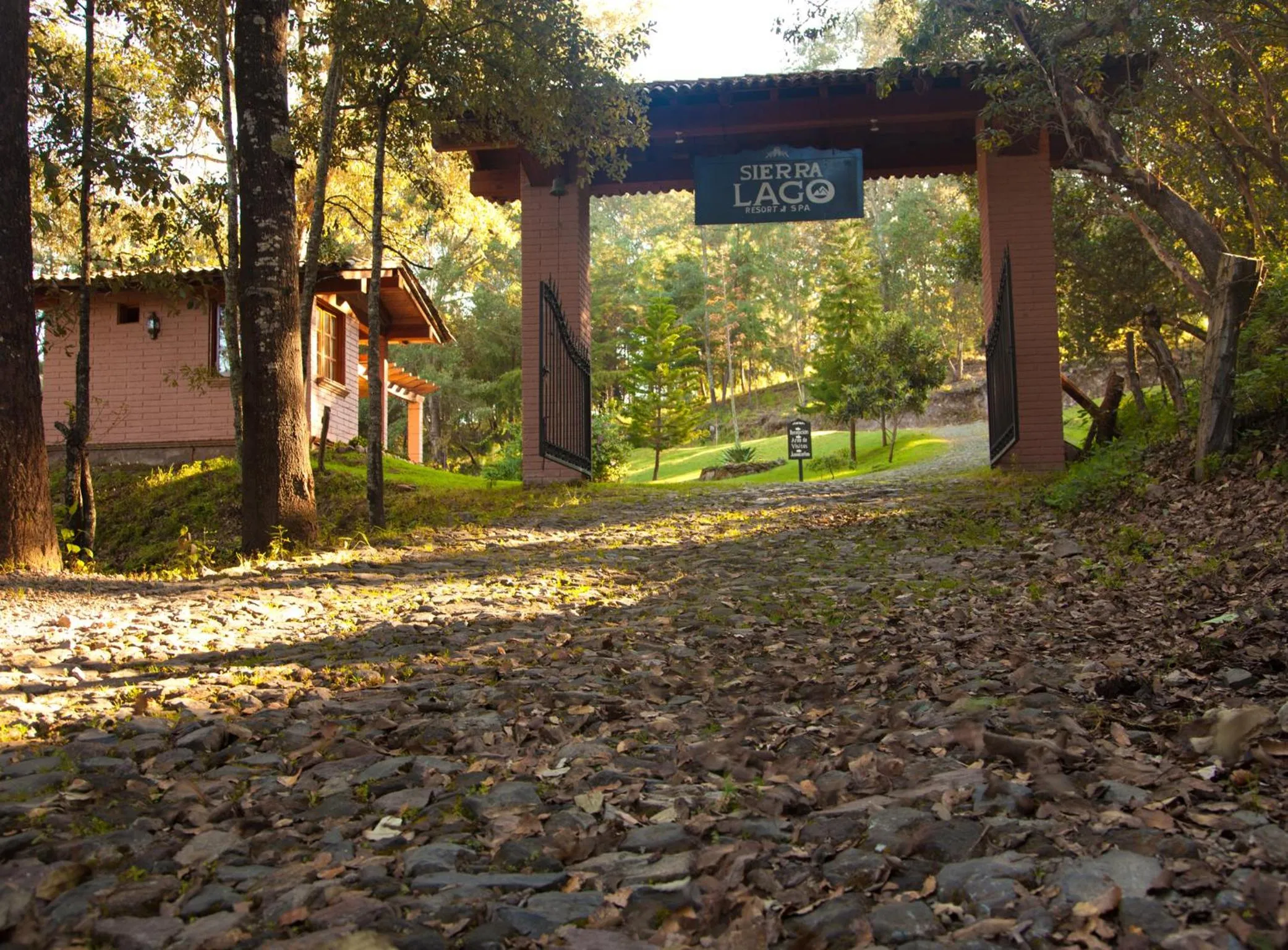 Facade/entrance in Sierra Lago
