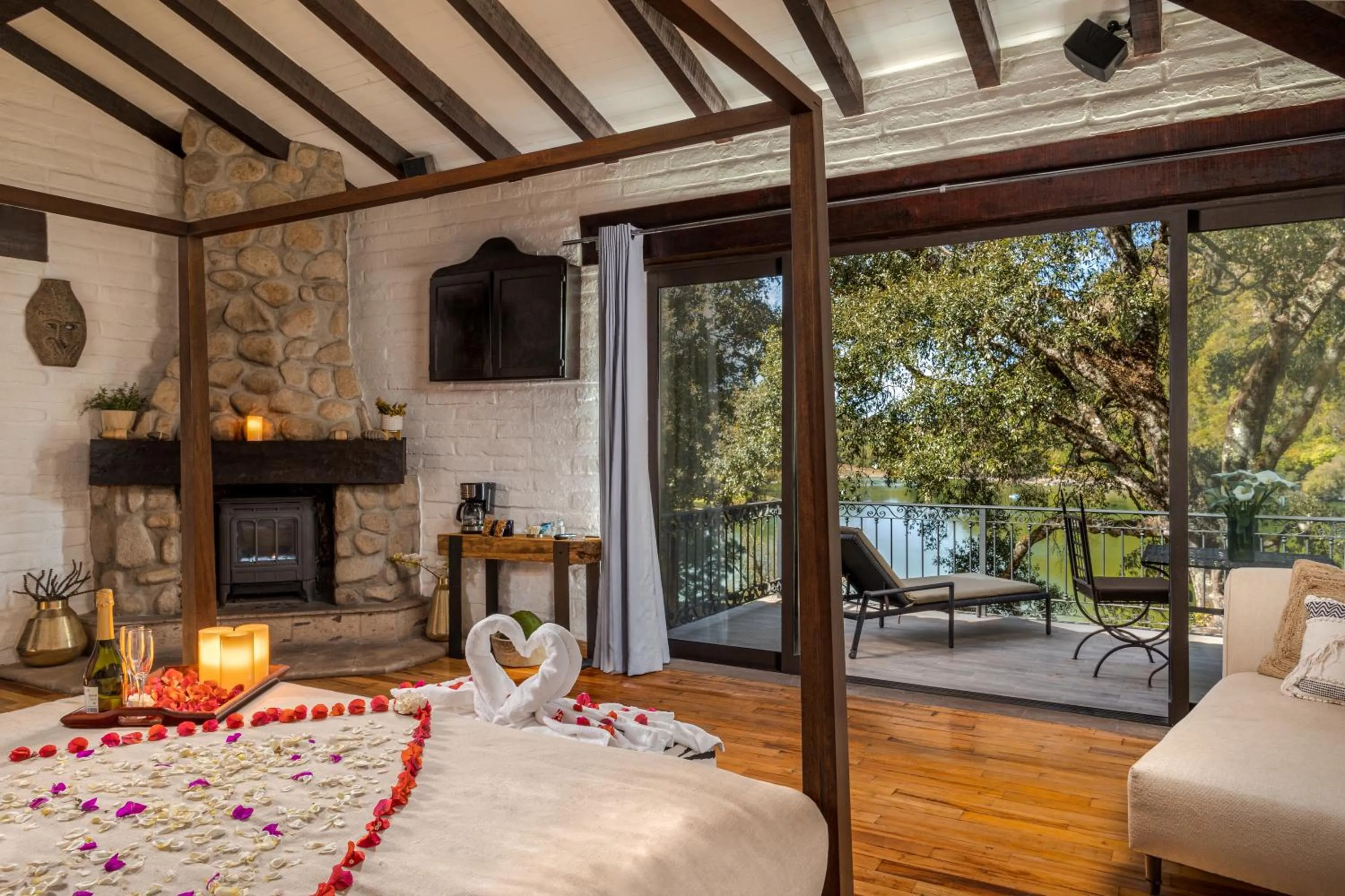 View (from property/room), Bed in Sierra Lago