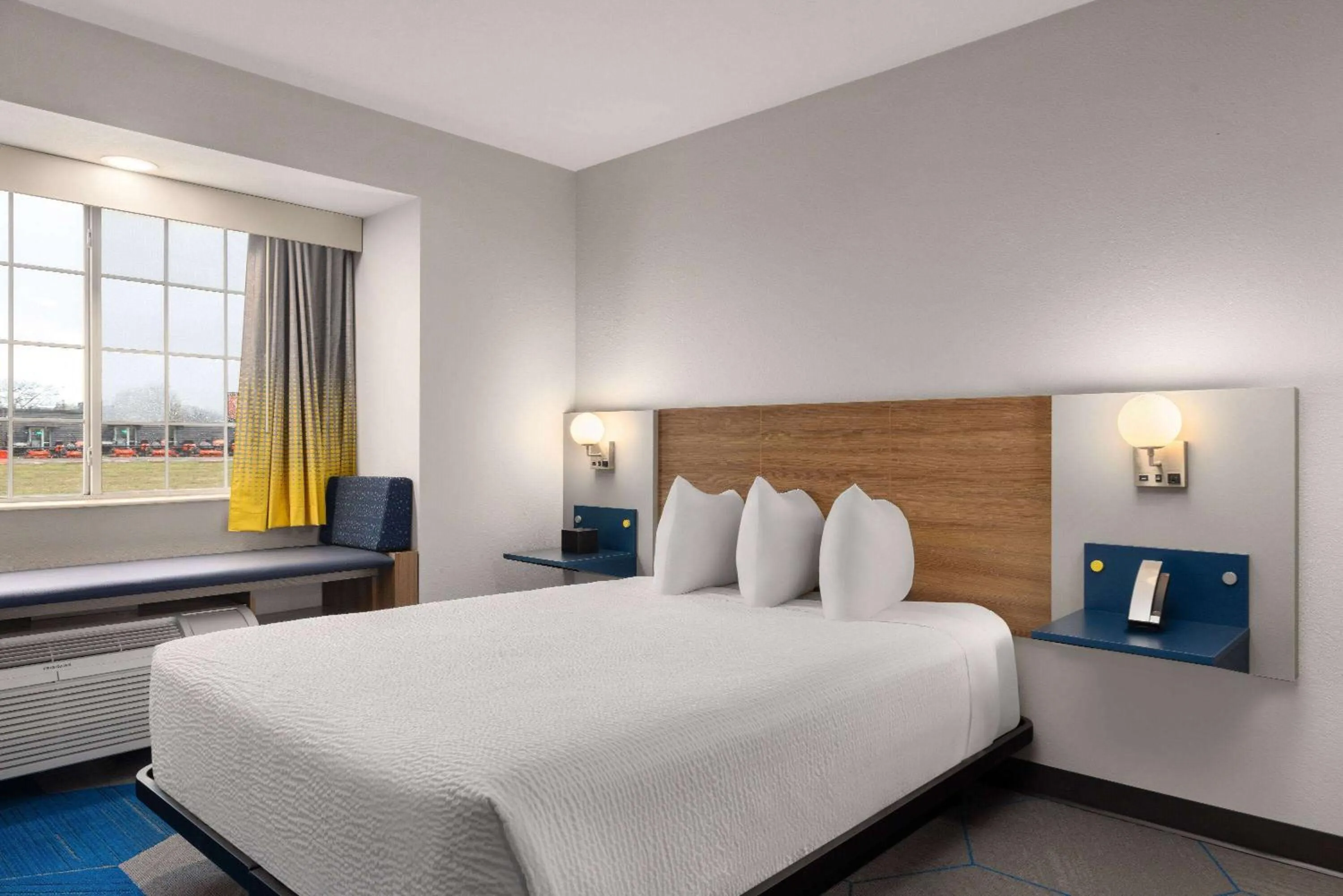 Photo of the whole room, Bed in Microtel Inn and Suites Independence