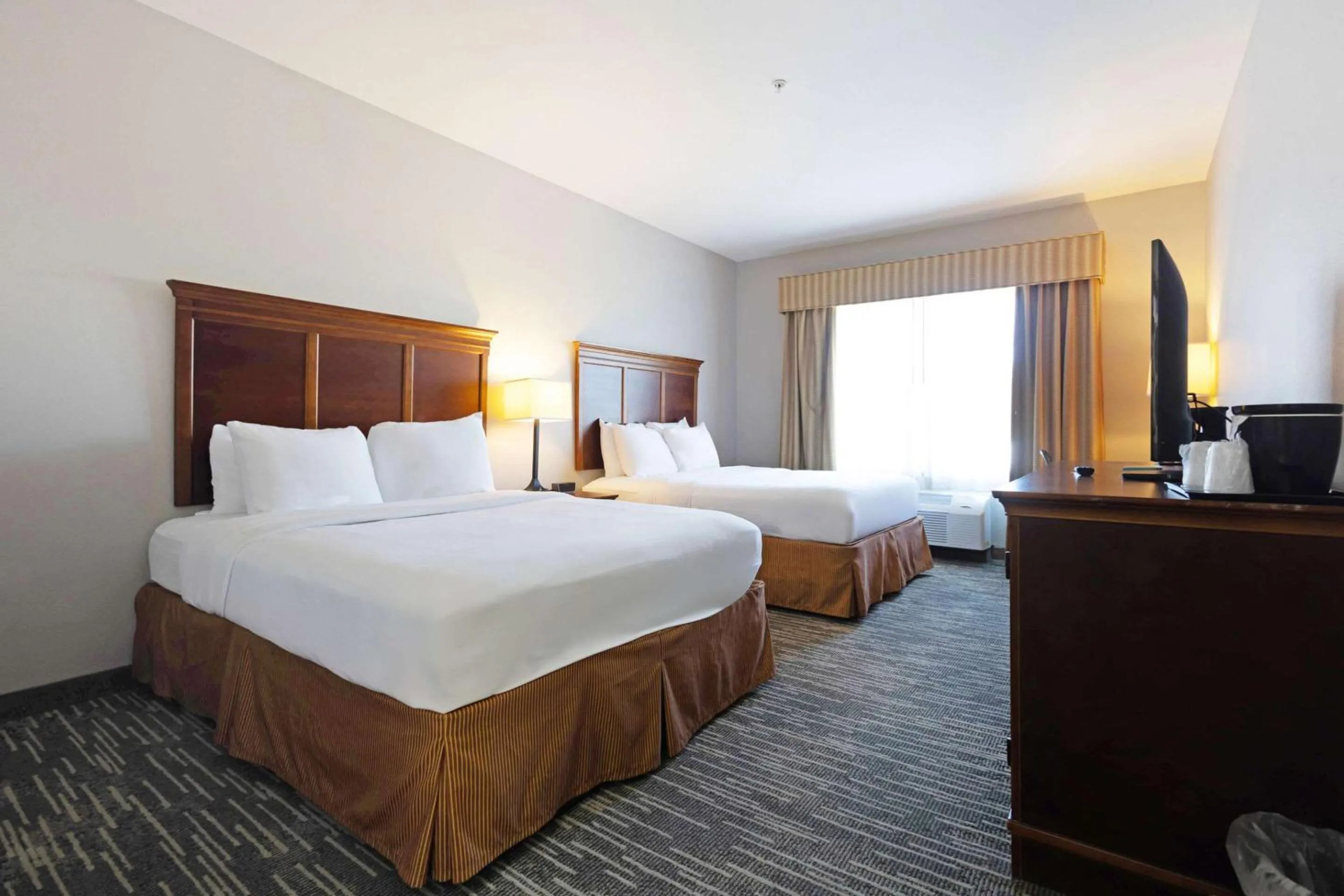 Bedroom, Bed in Country Inn & Suites by Radisson, Texarkana, TX