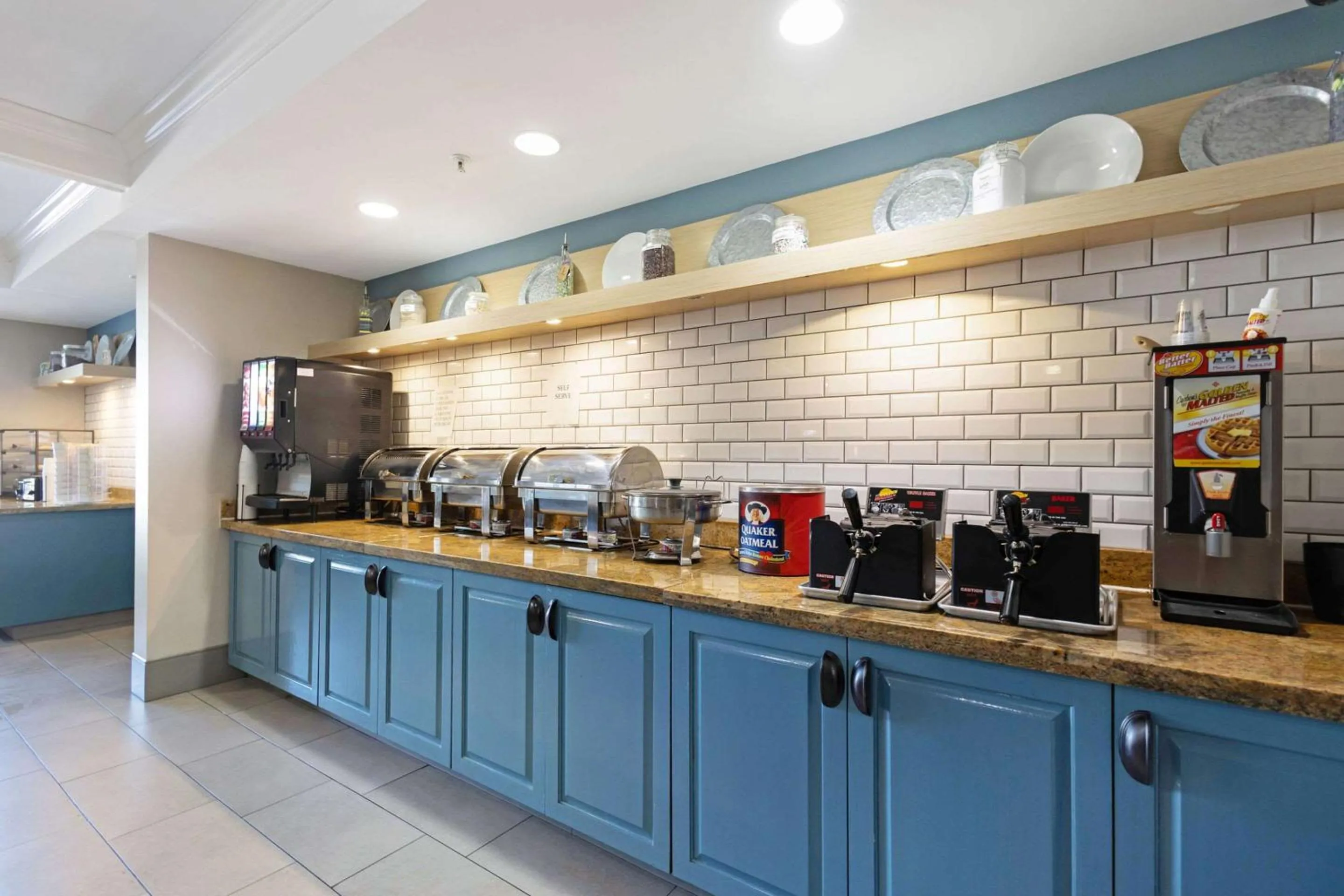 Breakfast in Country Inn & Suites by Radisson, Texarkana, TX