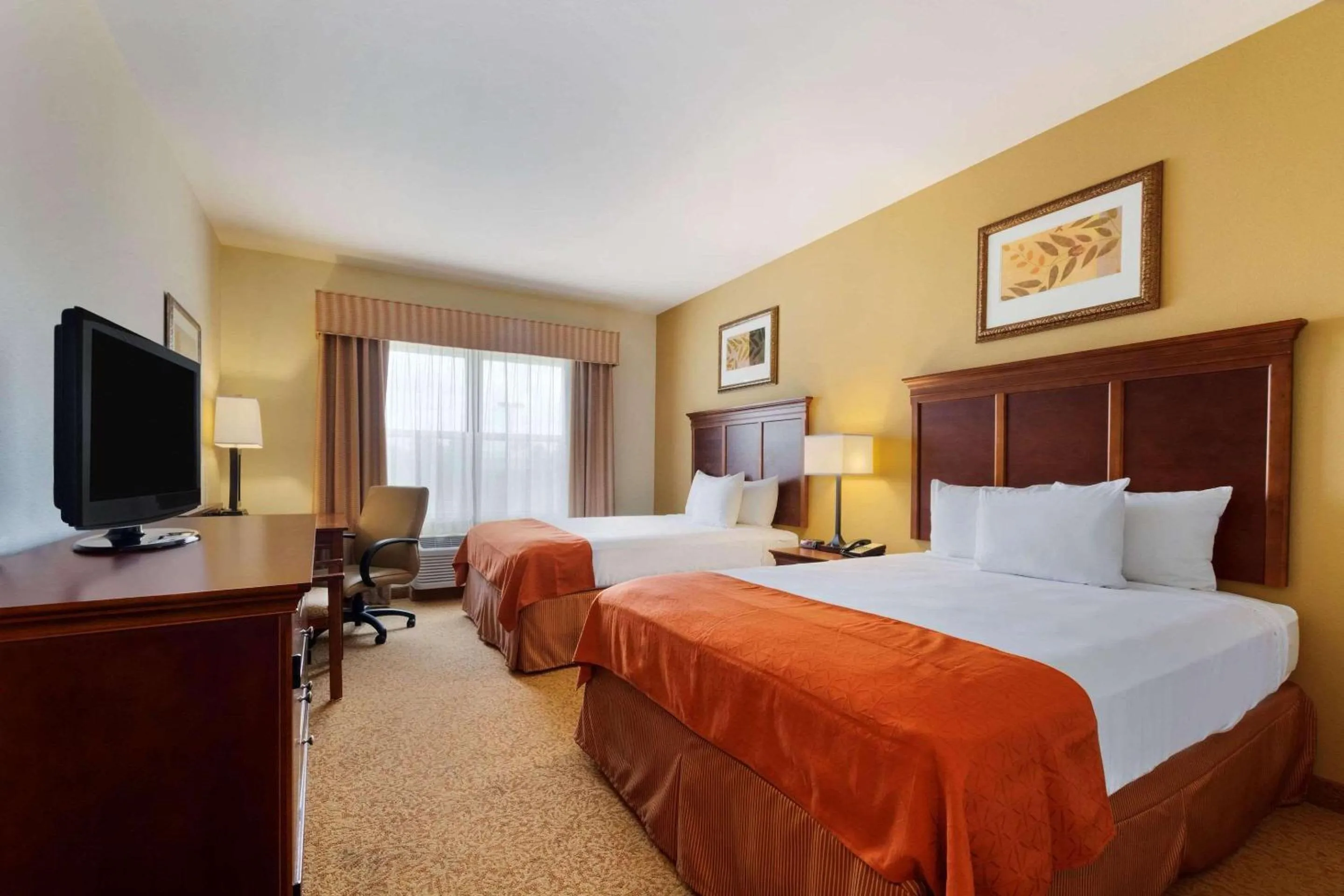 Bedroom, Bed in Country Inn & Suites by Radisson, Texarkana, TX