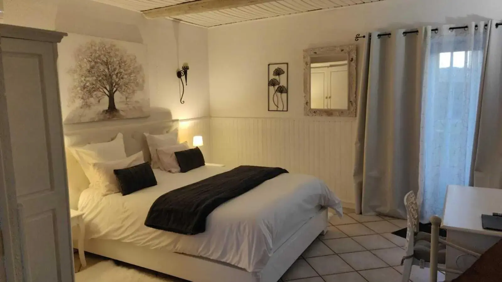 Double Room with Private Bathroom in Lamaisonxv Double Room with Private Bathroom in Lamaisonxv