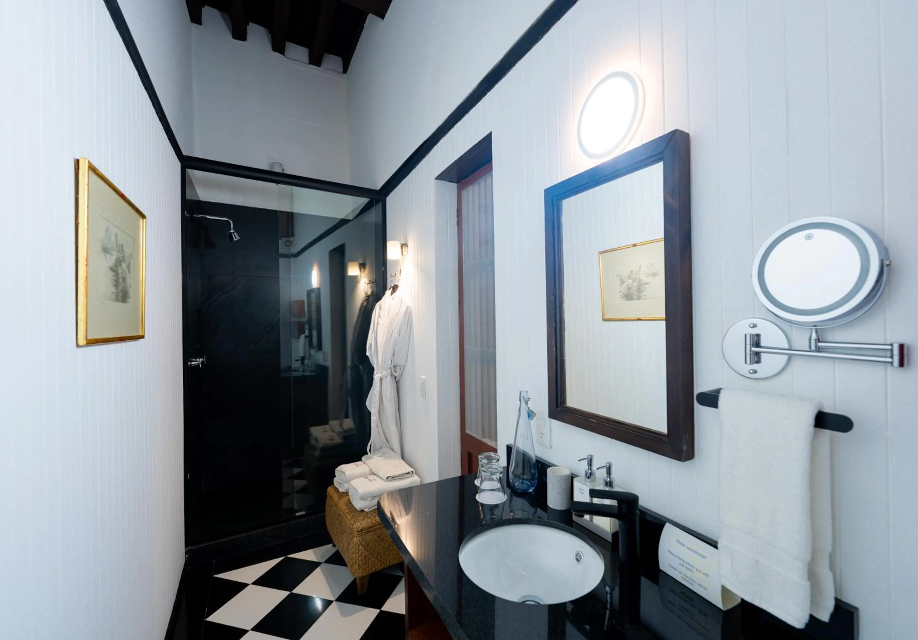 Shower in Antiguo Molino de San Jerónimo