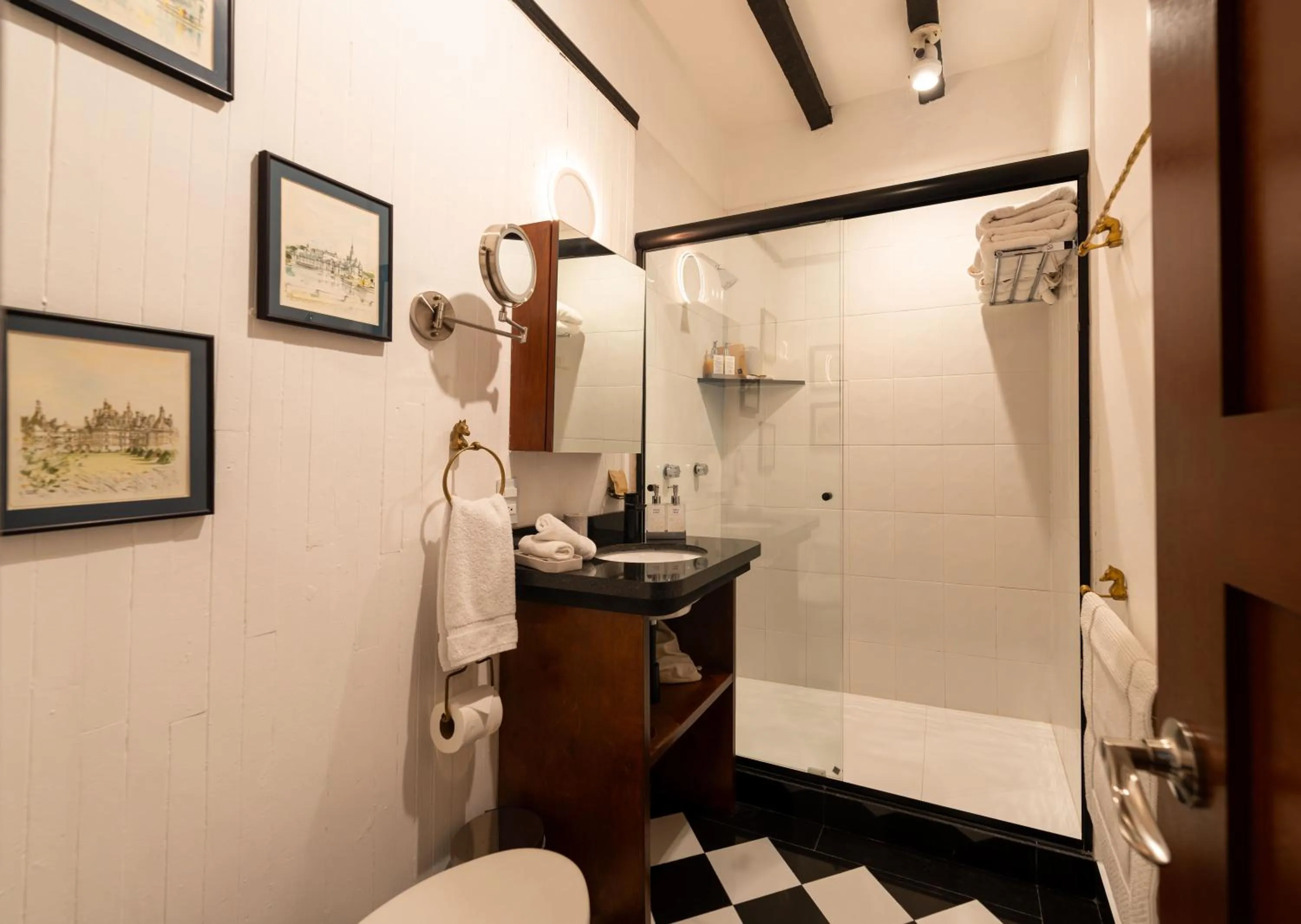 Shower in Antiguo Molino de San Jerónimo