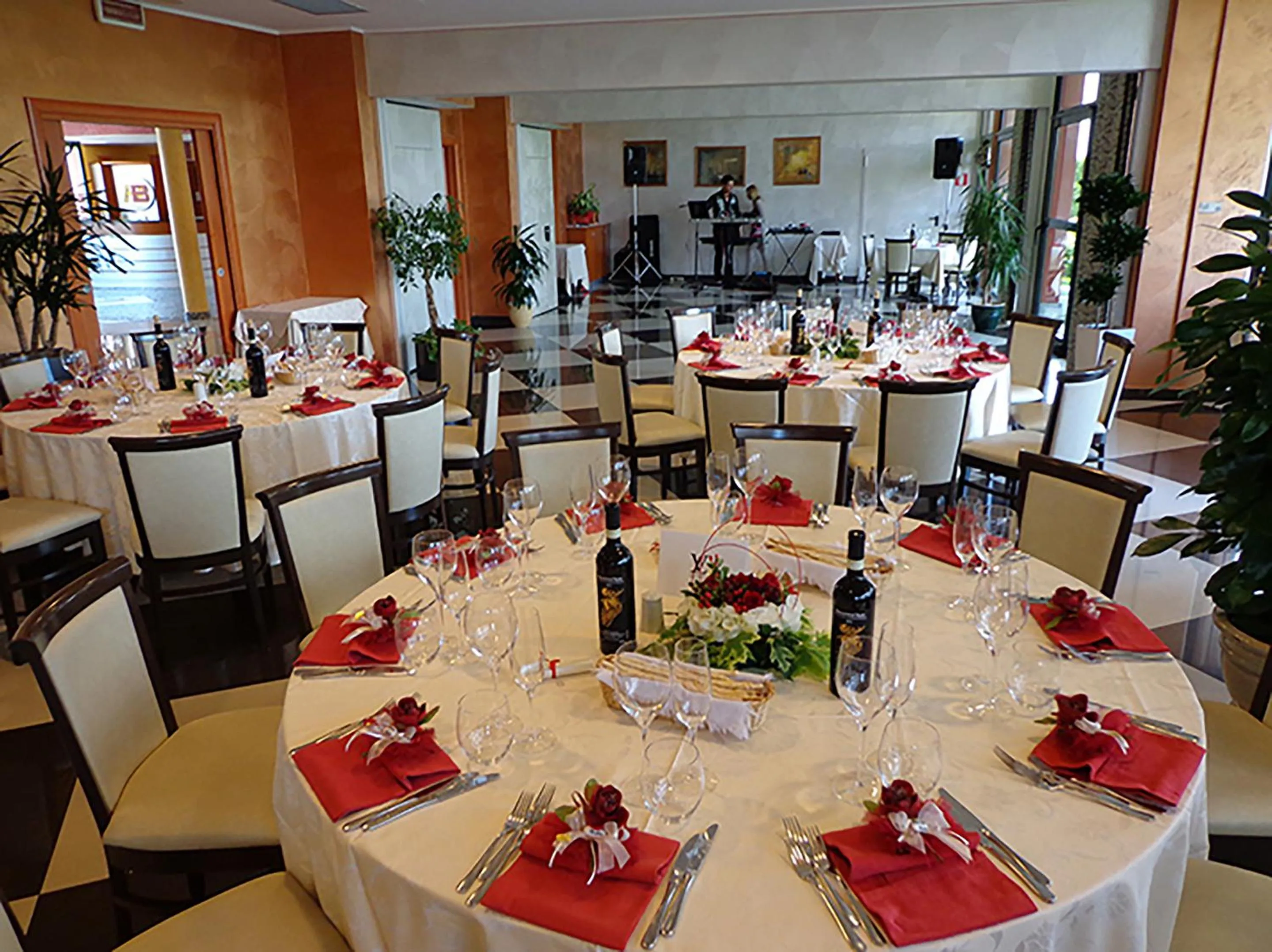 Restaurant/places to eat in Hotel Brindor