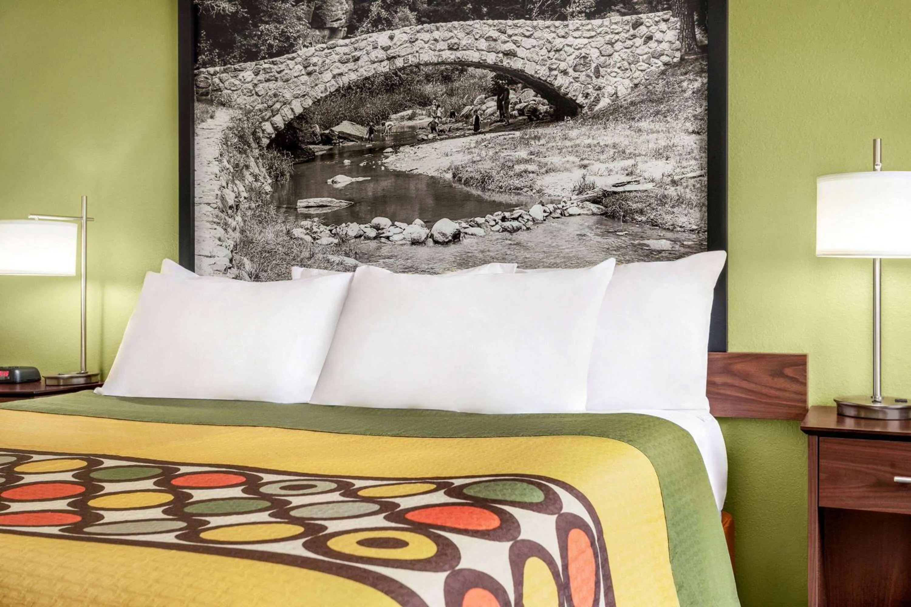 Photo of the whole room, Bed in Super 8 by Wyndham Ankeny/Des Moines Area