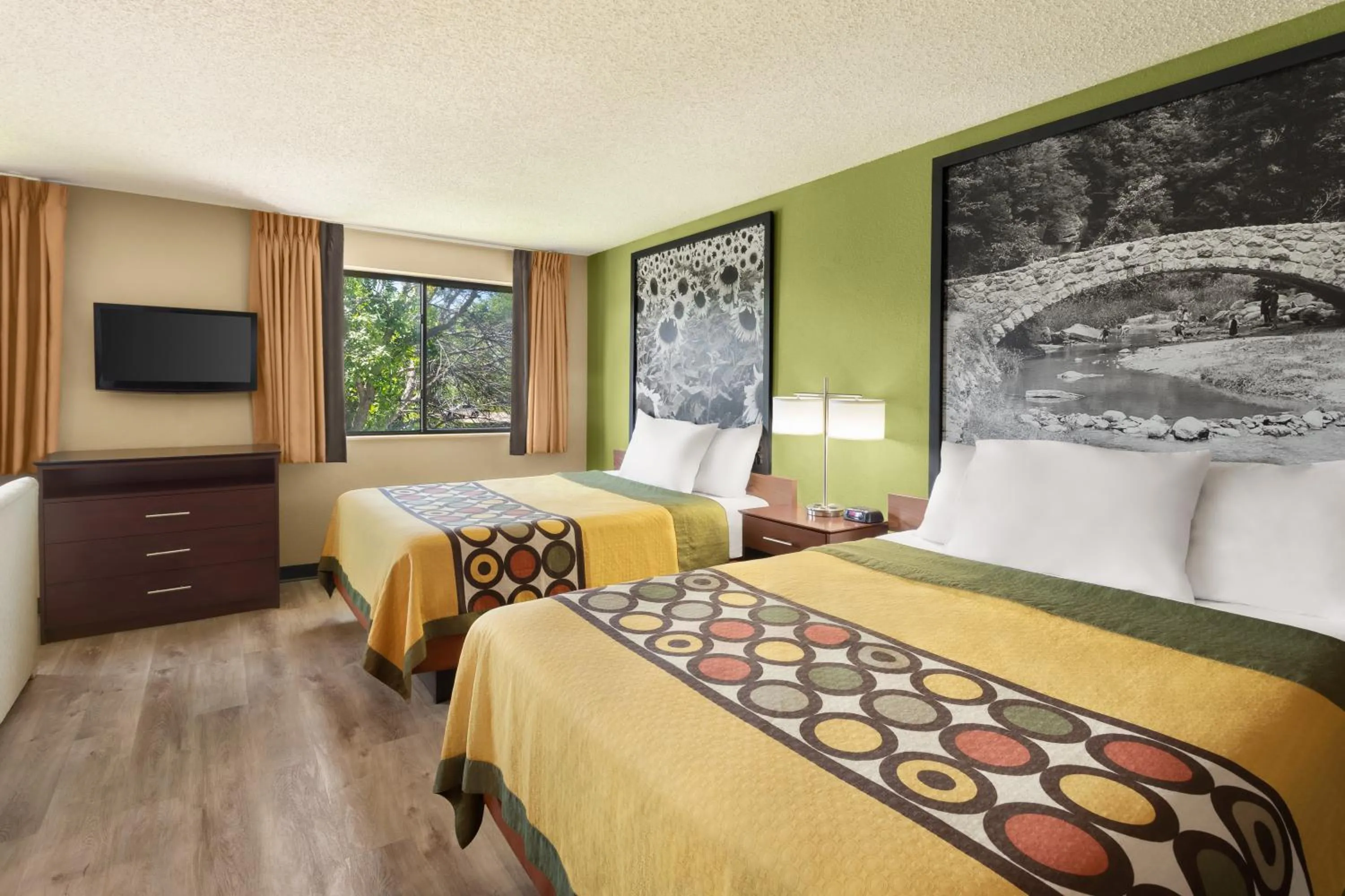 Bed in Super 8 by Wyndham Ankeny/Des Moines Area