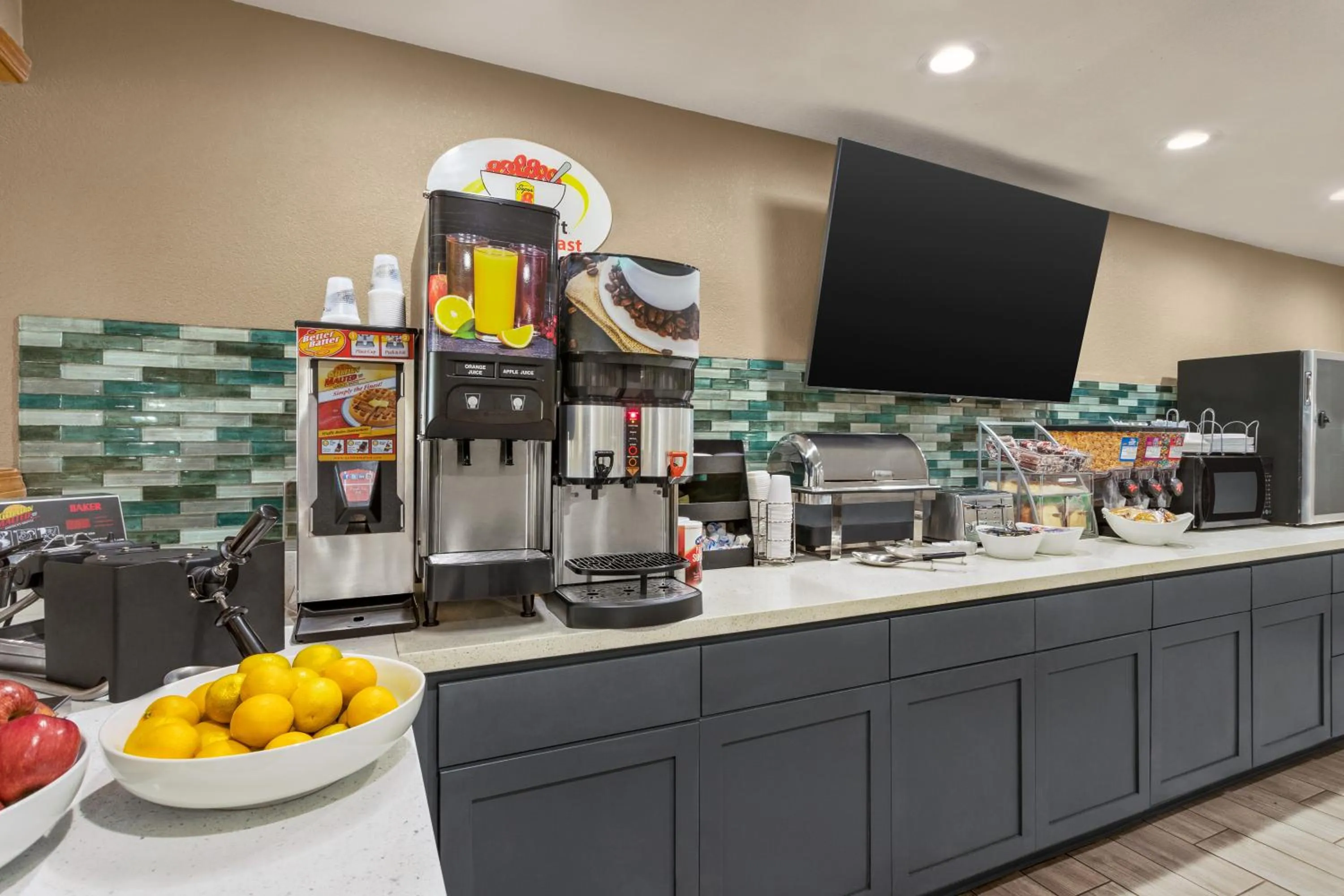 Breakfast in Super 8 by Wyndham Ankeny/Des Moines Area