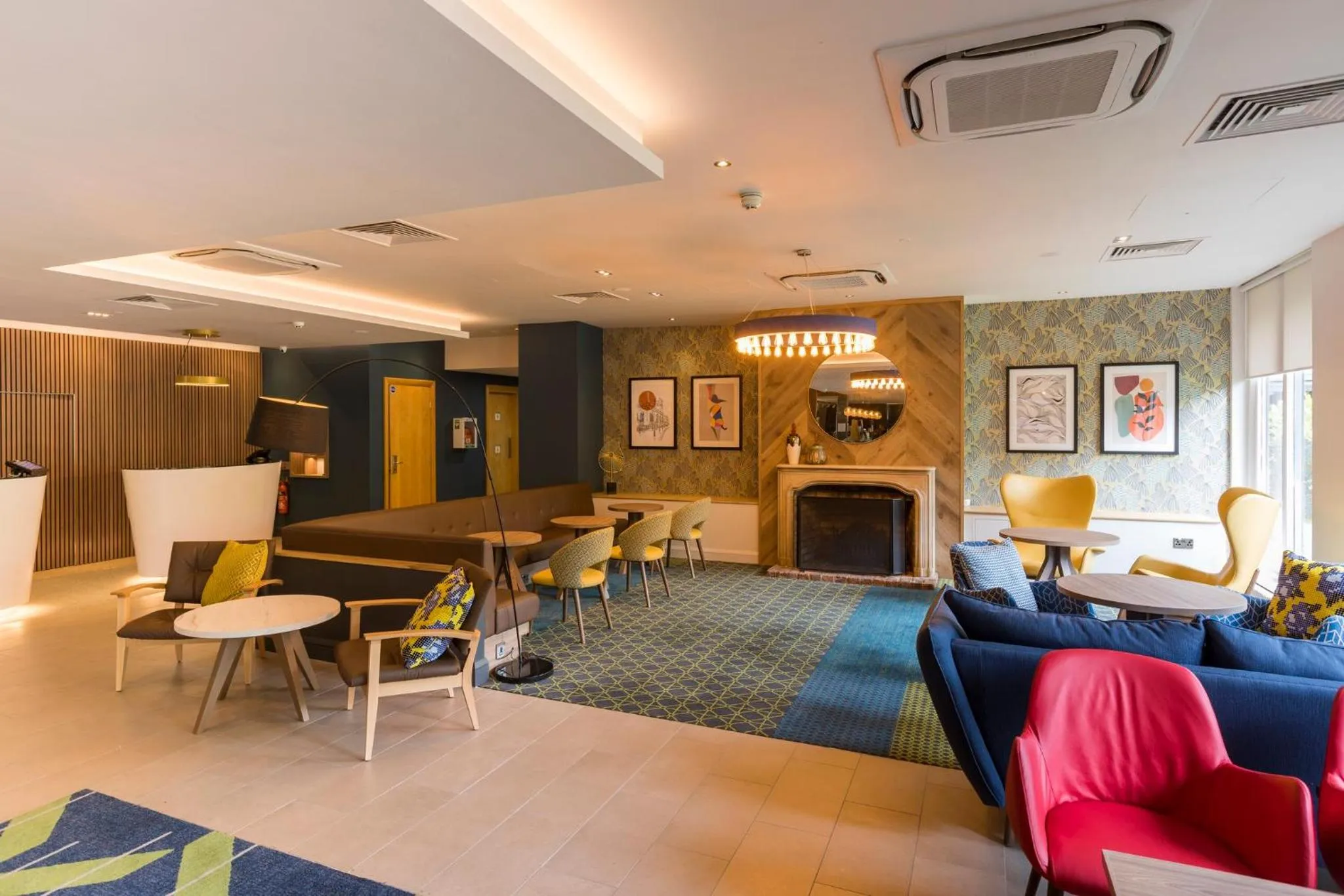 Lobby or reception in Holiday Inn Cambridge by IHG