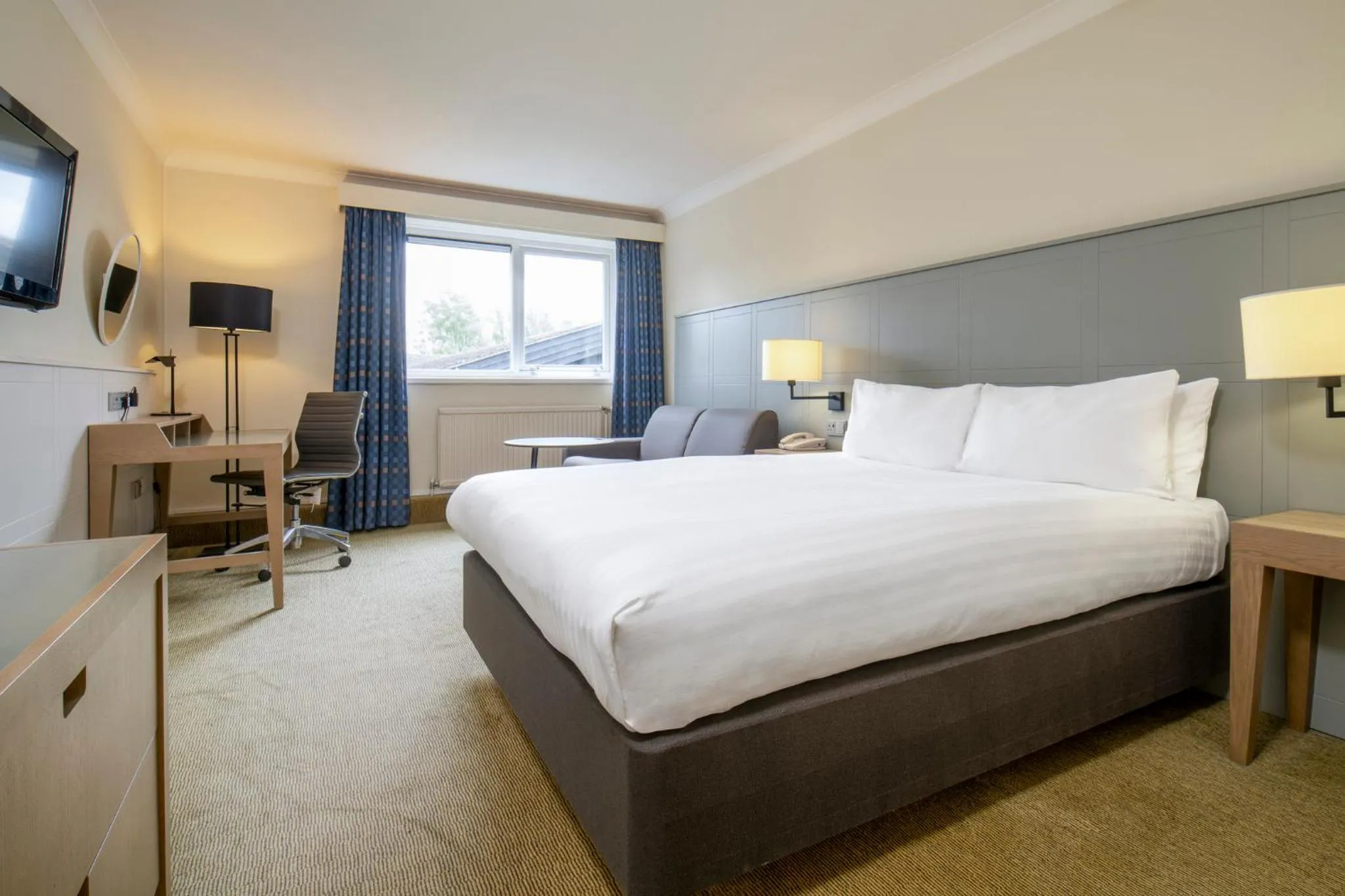 Photo of the whole room, Bed in Holiday Inn Cambridge by IHG