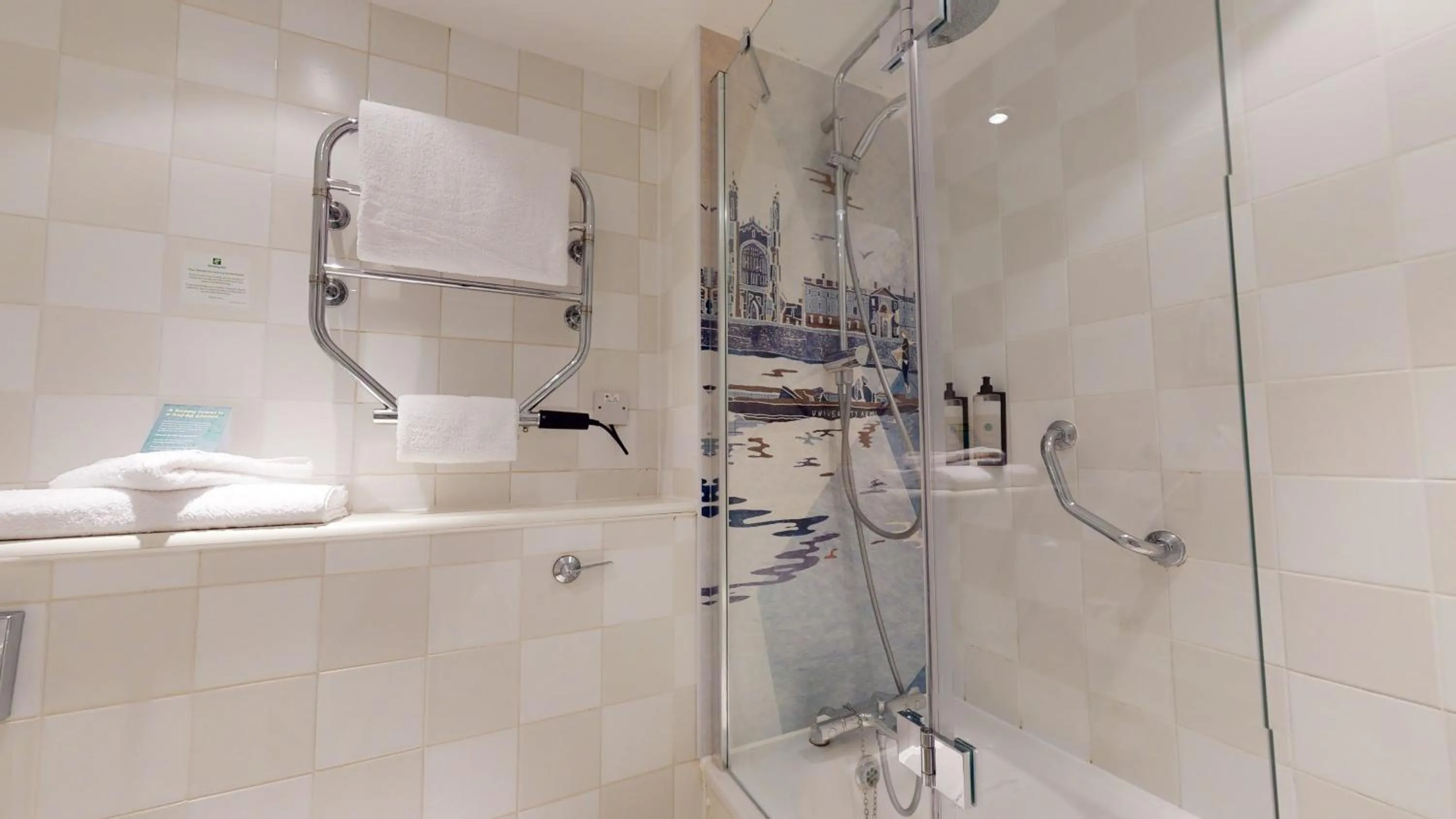 Photo of the whole room in Holiday Inn Cambridge by IHG