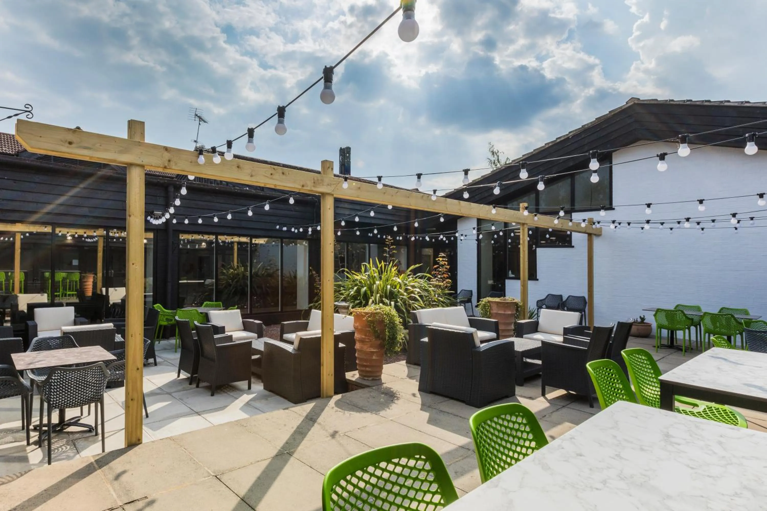 Garden in Holiday Inn Cambridge by IHG