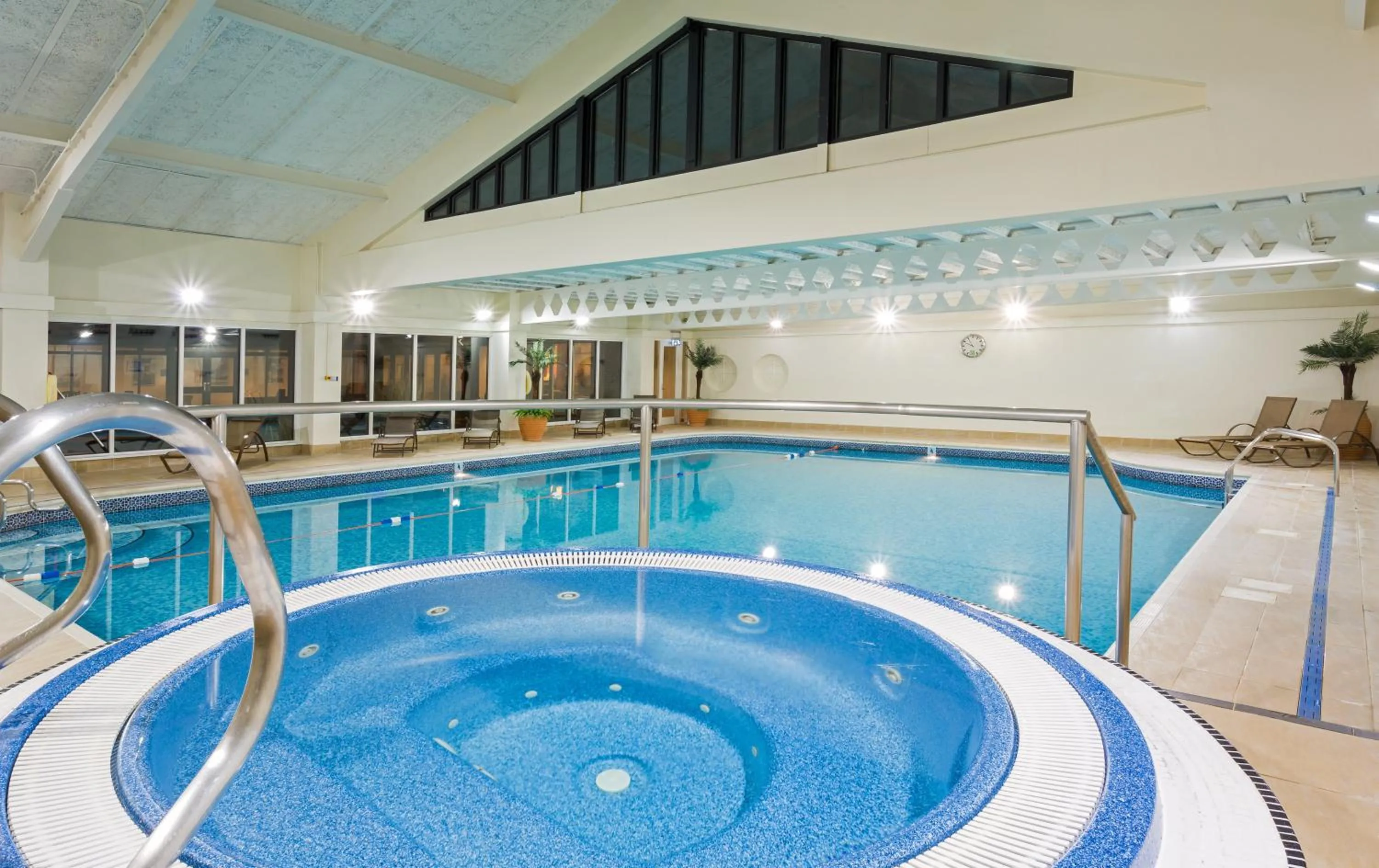 Swimming pool in Holiday Inn Cambridge by IHG