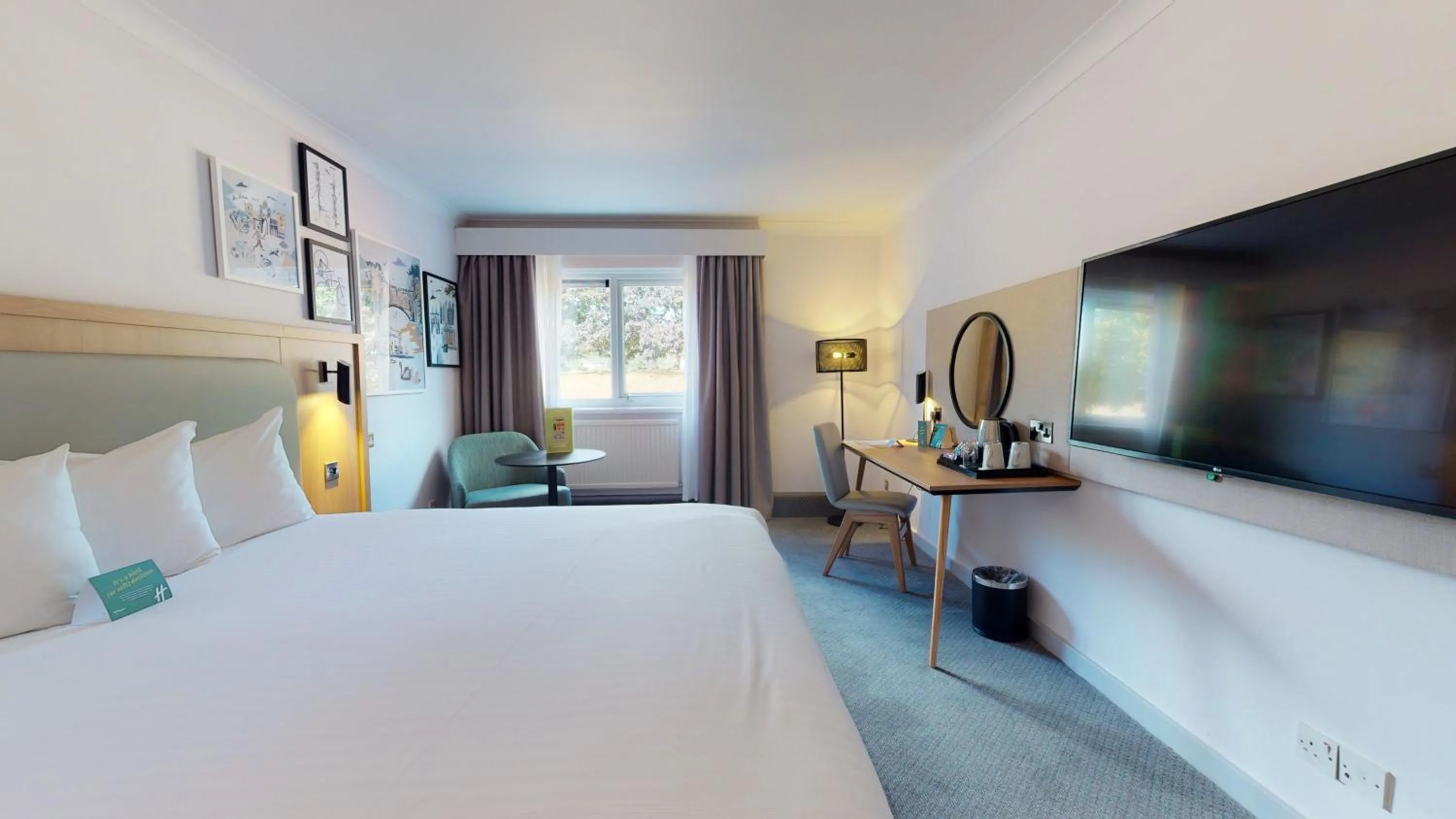 Photo of the whole room, Bed in Holiday Inn Cambridge by IHG