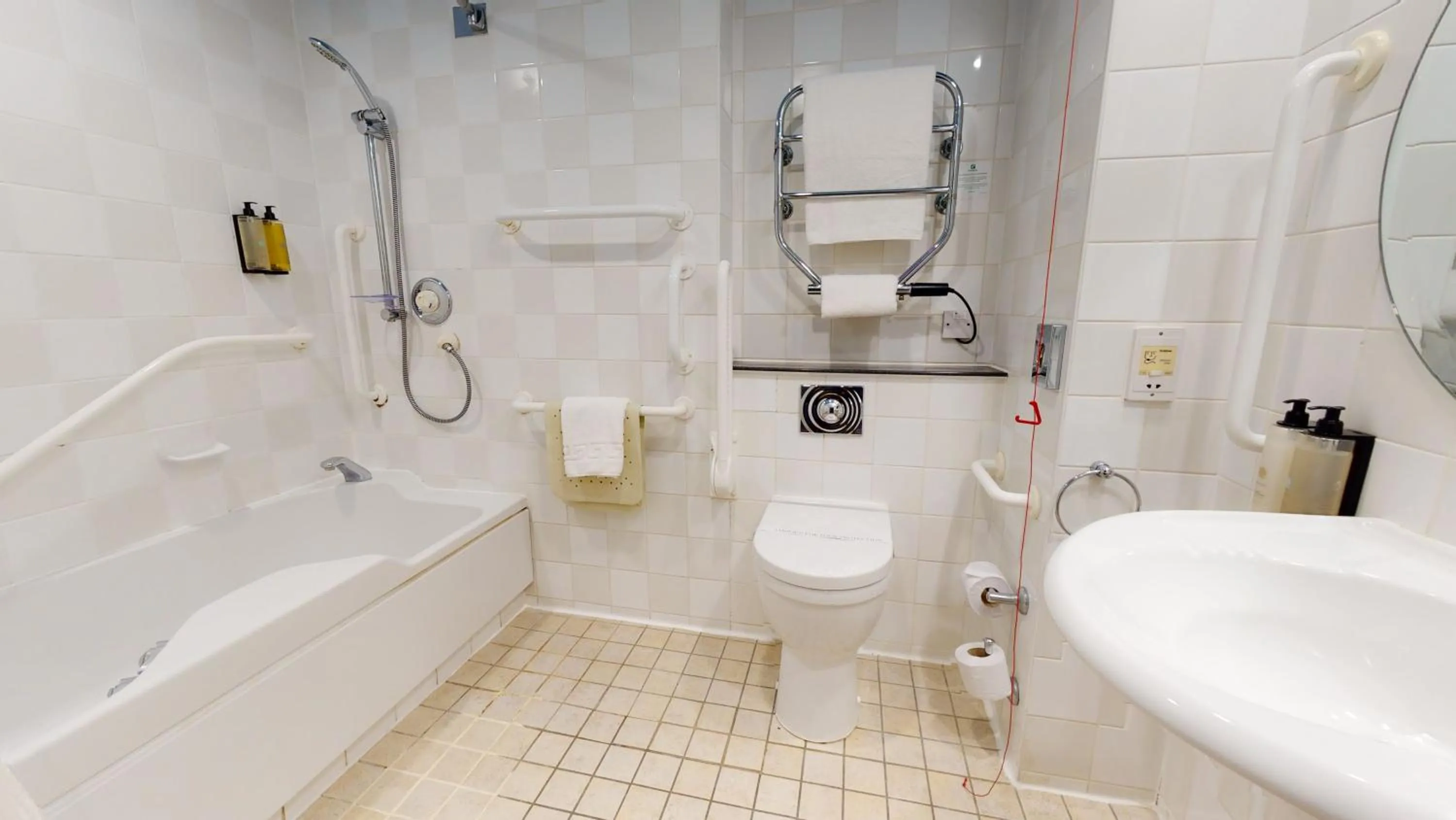 Photo of the whole room in Holiday Inn Cambridge by IHG